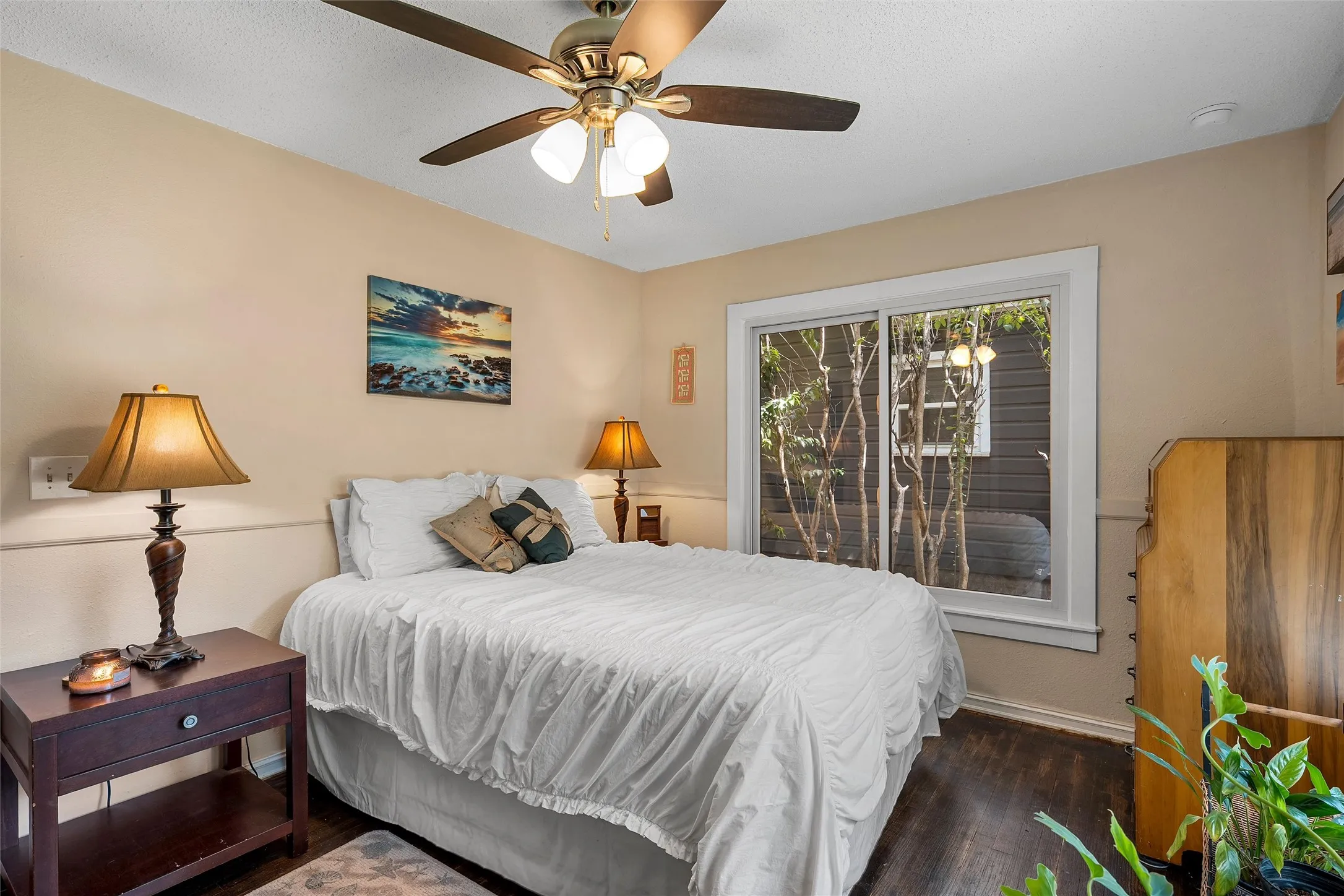 Single Family Residence For Sale in Mc Lennan County , 3921 Austin Avenue, Waco, Texas 76710, 3 Bedroom, 2 Bathroom, 1 Garage spaces, 1,735 Sqft, built in 1950, mls#21382257, Real Estate Agent in Waco, Homes For Sale in Mc Lennan county, Homes For Sale in Waco, Realtor in Waco Texas, Real Estate Brokerage Independent Realty Texas, Luminita Cordes Realtor