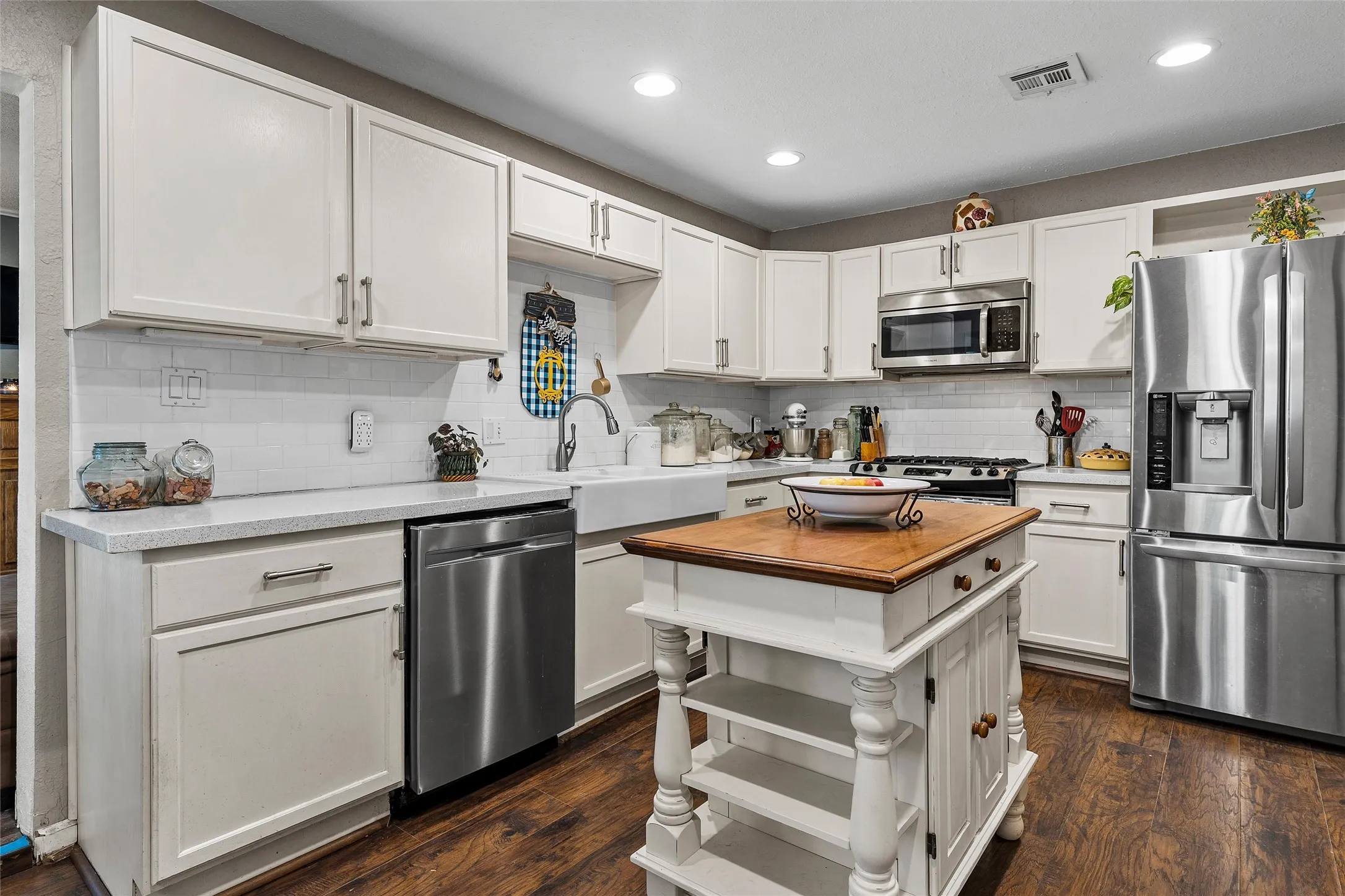 Single Family Residence For Sale in Mc Lennan County , 3921 Austin Avenue, Waco, Texas 76710, 3 Bedroom, 2 Bathroom, 1 Garage spaces, 1,735 Sqft, built in 1950, mls#21382257, Real Estate Agent in Waco, Homes For Sale in Mc Lennan county, Homes For Sale in Waco, Realtor in Waco Texas, Real Estate Brokerage Independent Realty Texas, Luminita Cordes Realtor