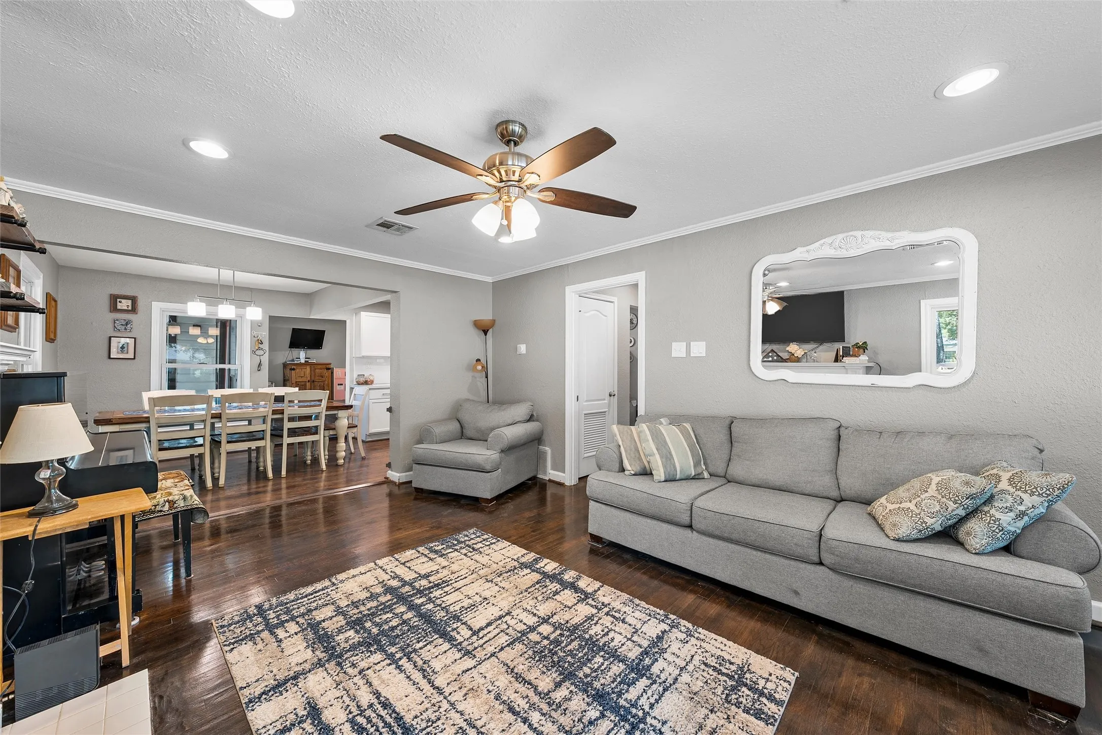 Single Family Residence For Sale in Mc Lennan County , 3921 Austin Avenue, Waco, Texas 76710, 3 Bedroom, 2 Bathroom, 1 Garage spaces, 1,735 Sqft, built in 1950, mls#21382257, Real Estate Agent in Waco, Homes For Sale in Mc Lennan county, Homes For Sale in Waco, Realtor in Waco Texas, Real Estate Brokerage Independent Realty Texas, Luminita Cordes Realtor