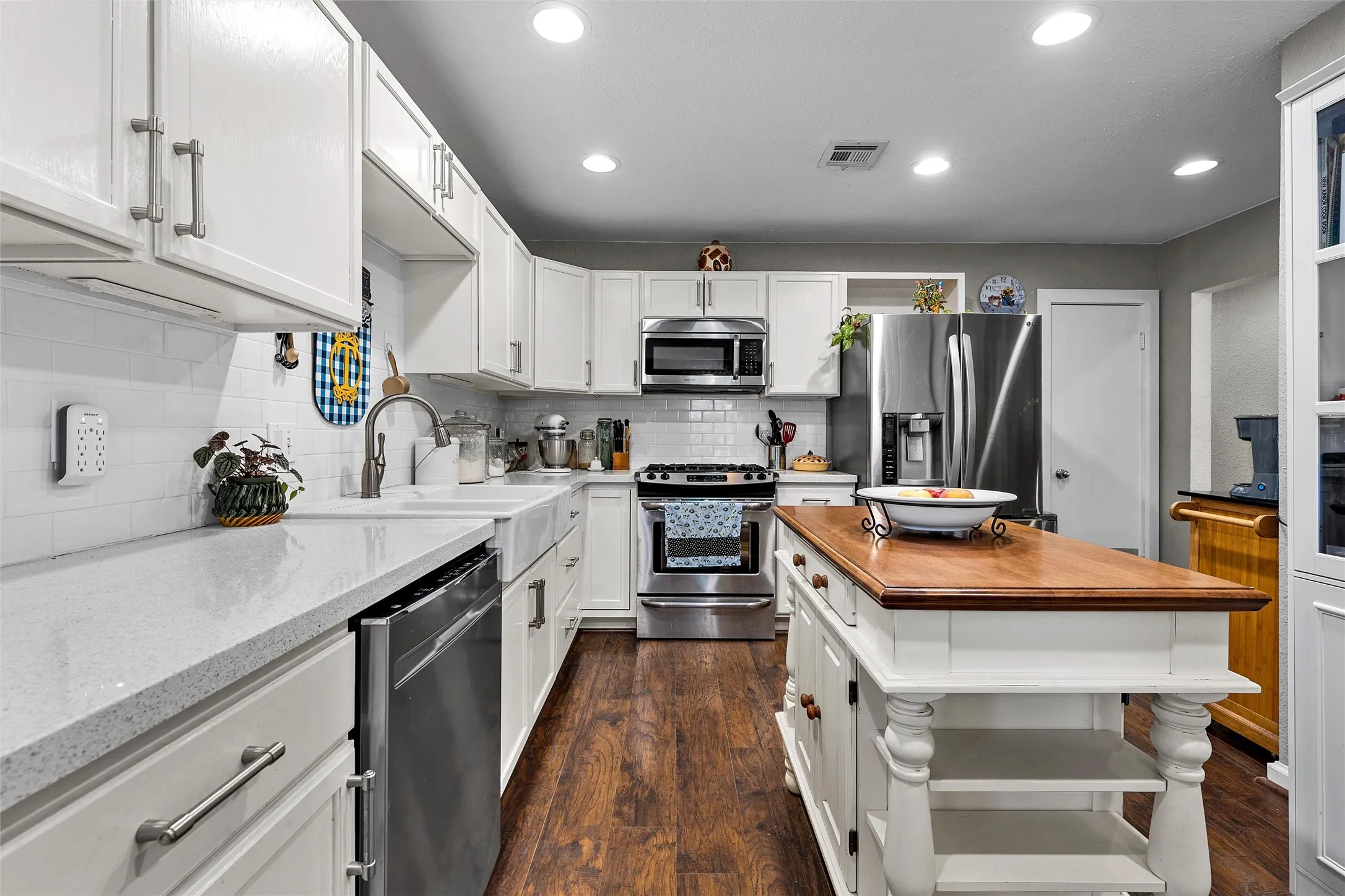 Single Family Residence For Sale in Mc Lennan County , 3921 Austin Avenue, Waco, Texas 76710, 3 Bedroom, 2 Bathroom, 1 Garage spaces, 1,735 Sqft, built in 1950, mls#21382257, Real Estate Agent in Waco, Homes For Sale in Mc Lennan county, Homes For Sale in Waco, Realtor in Waco Texas, Real Estate Brokerage Independent Realty Texas, Luminita Cordes Realtor