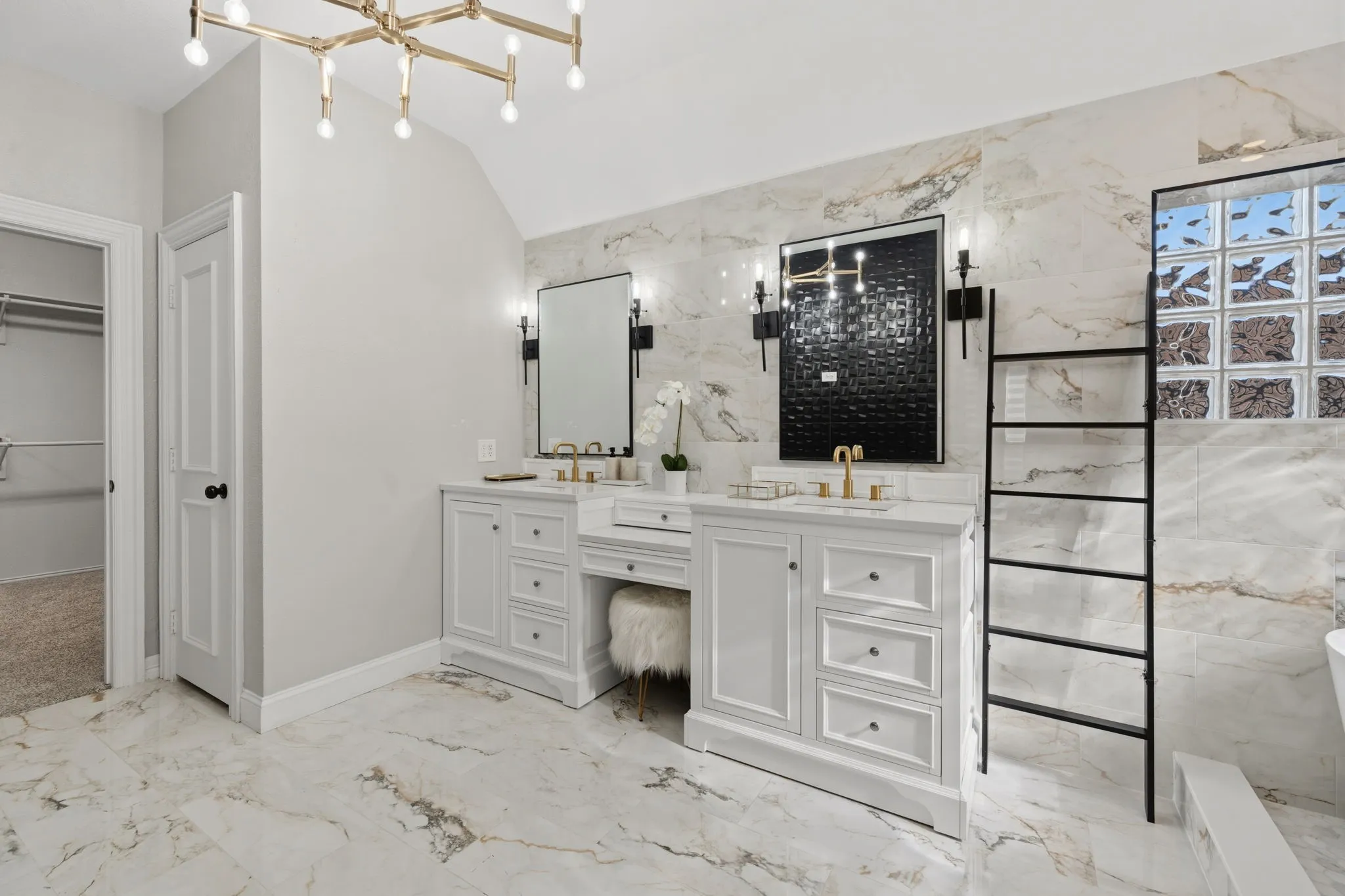 Single Family Residence For Sale in Collin County , 18003 Benchmark Drive, Dallas, Texas 75252, 5 Bedroom, 4 Bathroom, 3 Garage spaces, 4,012 Sqft, built in 1990, mls#21382443, Real Estate Agent in Dallas, Homes For Sale in Collin county, Homes For Sale in Dallas, Realtor in Dallas Texas, Real Estate Brokerage Independent Realty Texas, Luminita Cordes Realtor