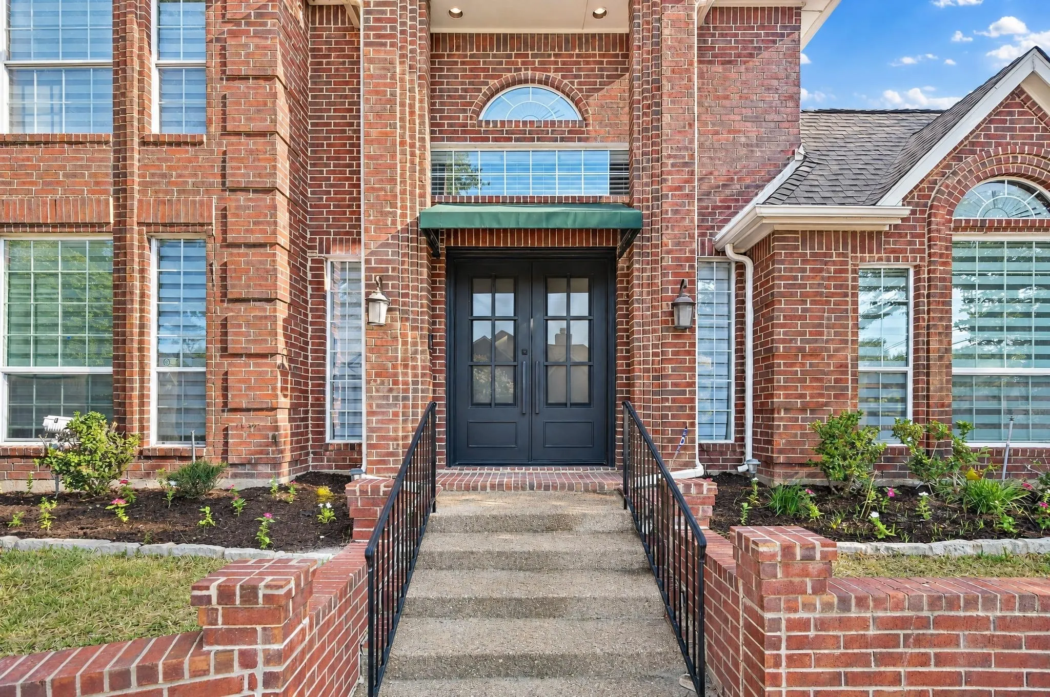 Single Family Residence For Sale in Collin County , 18003 Benchmark Drive, Dallas, Texas 75252, 5 Bedroom, 4 Bathroom, 3 Garage spaces, 4,012 Sqft, built in 1990, mls#21382443, Real Estate Agent in Dallas, Homes For Sale in Collin county, Homes For Sale in Dallas, Realtor in Dallas Texas, Real Estate Brokerage Independent Realty Texas, Luminita Cordes Realtor