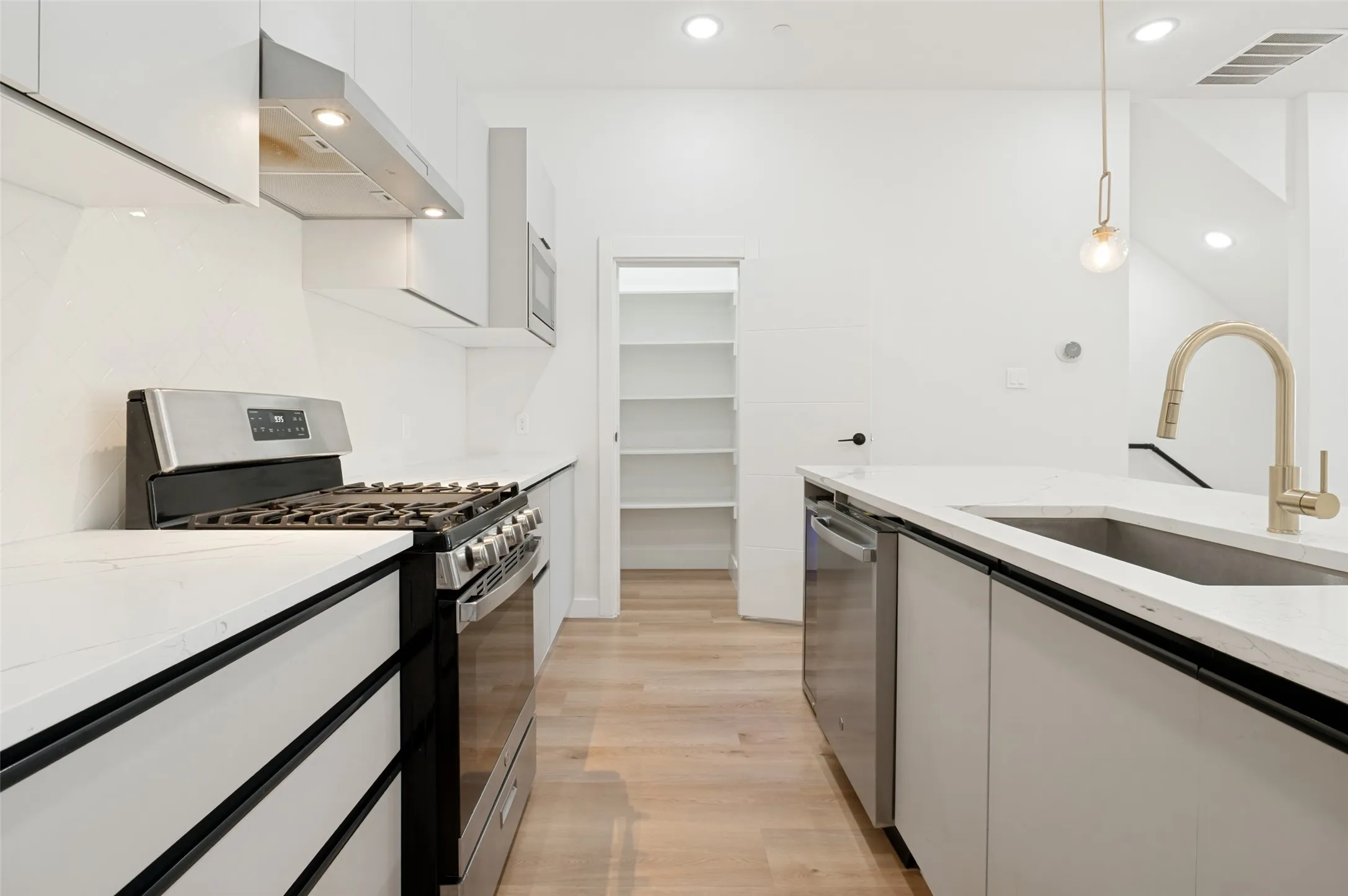 Condominium For Rent in Dallas County , 2613 Calvin Street 9, Dallas, Texas 75204, 2 Bedroom, 3 Bathroom, 2 Garage spaces, 2,000 Sqft, built in 2025, mls#21382437, Real Estate Agent in Dallas, Homes For Rent in Dallas county, Homes For Rent in Dallas, Realtor in Dallas Texas, Real Estate Brokerage Independent Realty Texas, Luminita Cordes Realtor