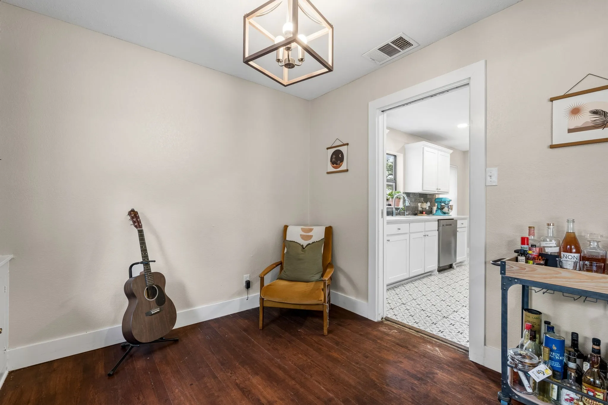 Single Family Residence For Sale in Tarrant County , 2909 Ryan Place Drive, Fort Worth, Texas 76110, 3 Bedroom, 2 Bathroom, 2 Garage spaces, 1,515 Sqft, built in 1951, mls#21381183, Real Estate Agent in Fort Worth, Homes For Sale in Tarrant county, Homes For Sale in Fort Worth, Realtor in Fort Worth Texas, Real Estate Brokerage Independent Realty Texas, Luminita Cordes Realtor