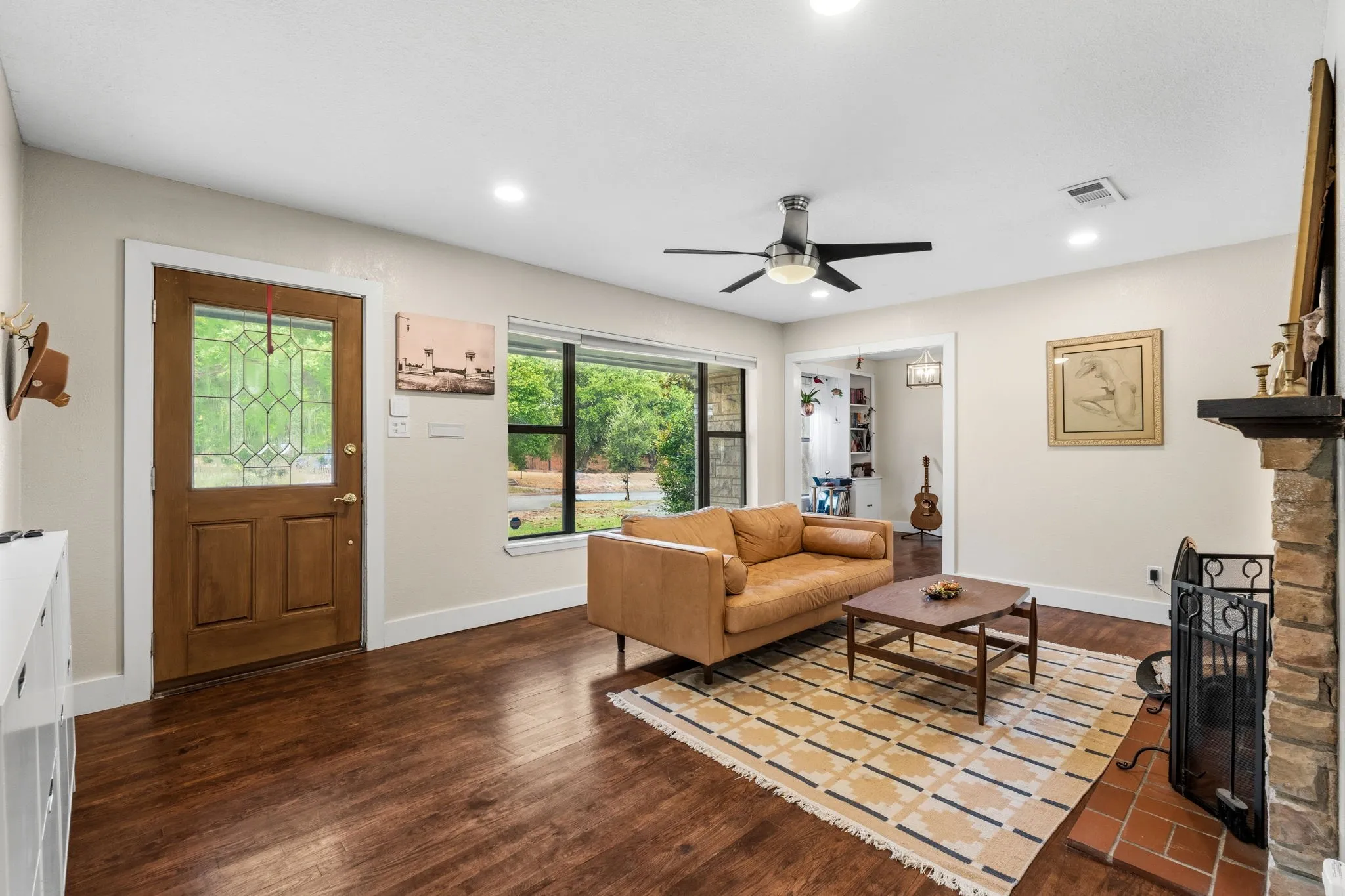 Single Family Residence For Sale in Tarrant County , 2909 Ryan Place Drive, Fort Worth, Texas 76110, 3 Bedroom, 2 Bathroom, 2 Garage spaces, 1,515 Sqft, built in 1951, mls#21381183, Real Estate Agent in Fort Worth, Homes For Sale in Tarrant county, Homes For Sale in Fort Worth, Realtor in Fort Worth Texas, Real Estate Brokerage Independent Realty Texas, Luminita Cordes Realtor