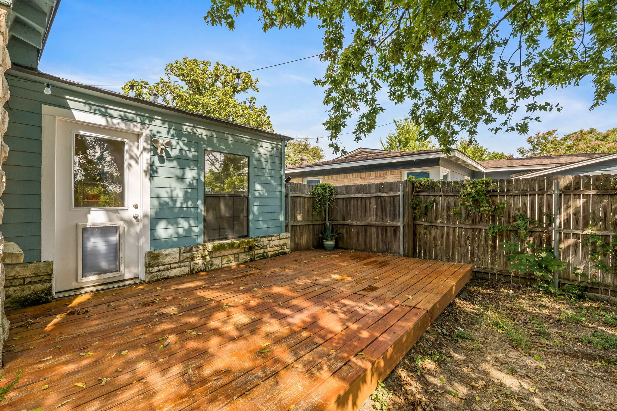 Single Family Residence For Sale in Tarrant County , 2909 Ryan Place Drive, Fort Worth, Texas 76110, 3 Bedroom, 2 Bathroom, 2 Garage spaces, 1,515 Sqft, built in 1951, mls#21381183, Real Estate Agent in Fort Worth, Homes For Sale in Tarrant county, Homes For Sale in Fort Worth, Realtor in Fort Worth Texas, Real Estate Brokerage Independent Realty Texas, Luminita Cordes Realtor