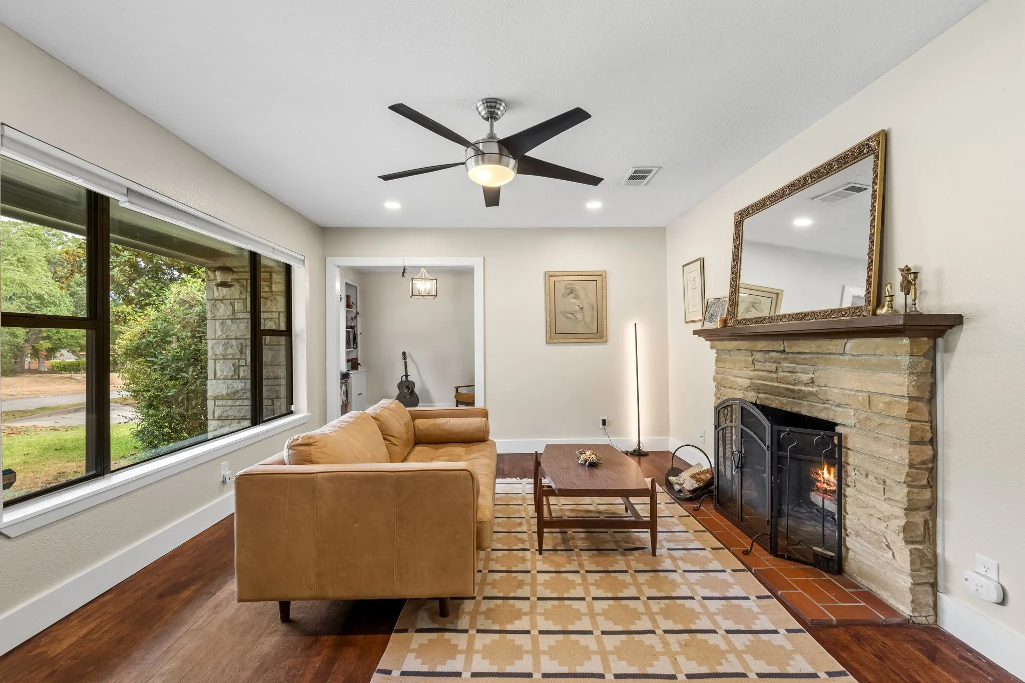 Single Family Residence For Sale in Tarrant County , 2909 Ryan Place Drive, Fort Worth, Texas 76110, 3 Bedroom, 2 Bathroom, 2 Garage spaces, 1,515 Sqft, built in 1951, mls#21381183, Real Estate Agent in Fort Worth, Homes For Sale in Tarrant county, Homes For Sale in Fort Worth, Realtor in Fort Worth Texas, Real Estate Brokerage Independent Realty Texas, Luminita Cordes Realtor
