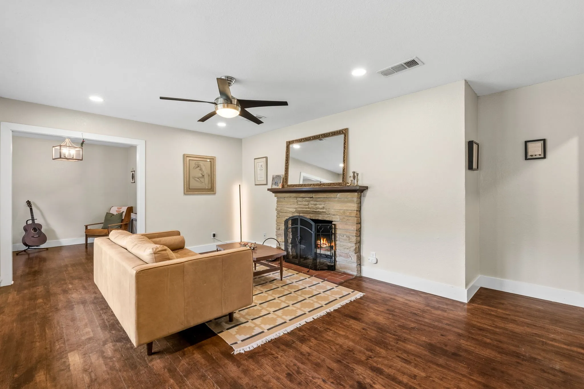 Single Family Residence For Sale in Tarrant County , 2909 Ryan Place Drive, Fort Worth, Texas 76110, 3 Bedroom, 2 Bathroom, 2 Garage spaces, 1,515 Sqft, built in 1951, mls#21381183, Real Estate Agent in Fort Worth, Homes For Sale in Tarrant county, Homes For Sale in Fort Worth, Realtor in Fort Worth Texas, Real Estate Brokerage Independent Realty Texas, Luminita Cordes Realtor