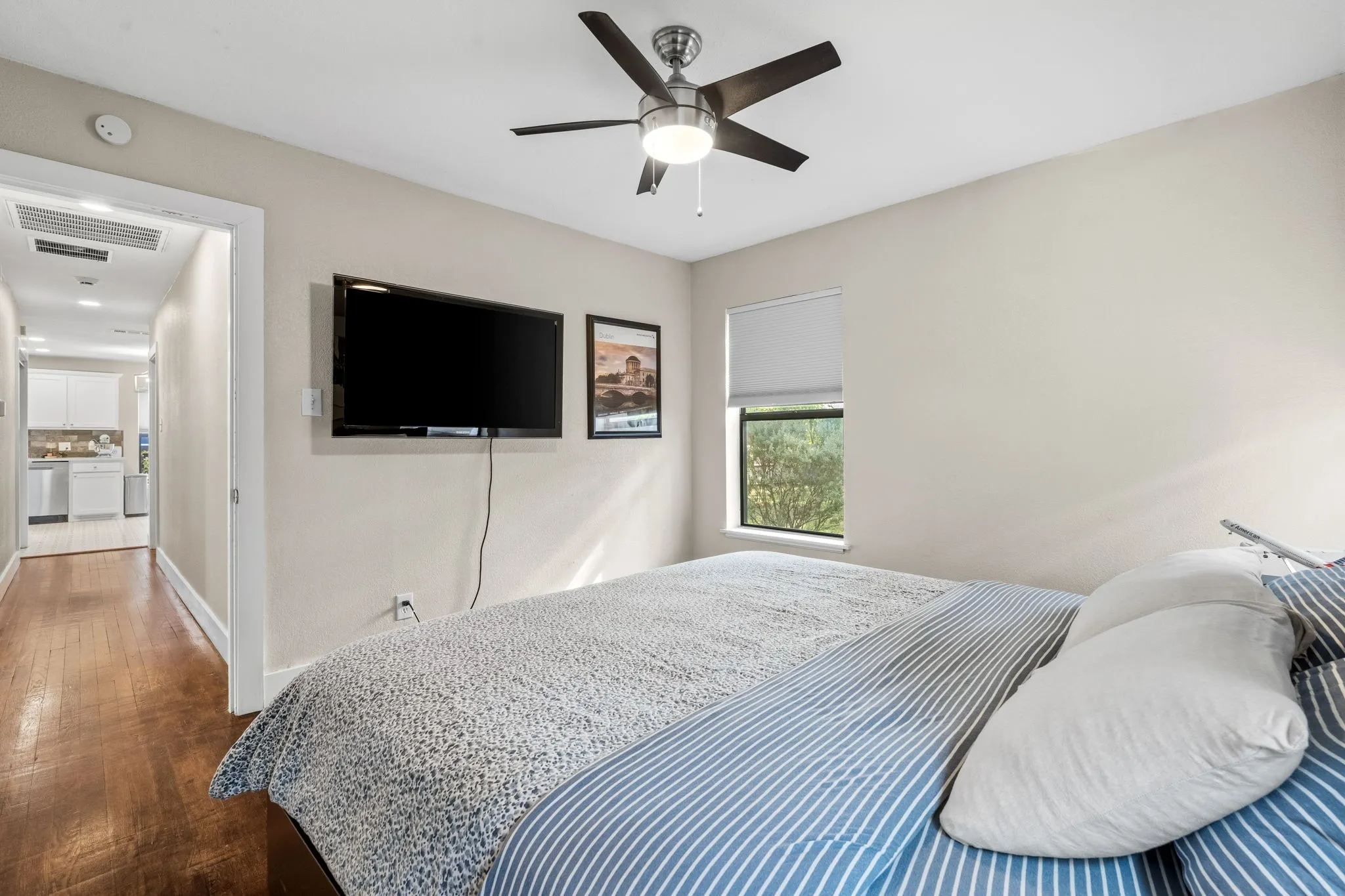 Single Family Residence For Sale in Tarrant County , 2909 Ryan Place Drive, Fort Worth, Texas 76110, 3 Bedroom, 2 Bathroom, 2 Garage spaces, 1,515 Sqft, built in 1951, mls#21381183, Real Estate Agent in Fort Worth, Homes For Sale in Tarrant county, Homes For Sale in Fort Worth, Realtor in Fort Worth Texas, Real Estate Brokerage Independent Realty Texas, Luminita Cordes Realtor