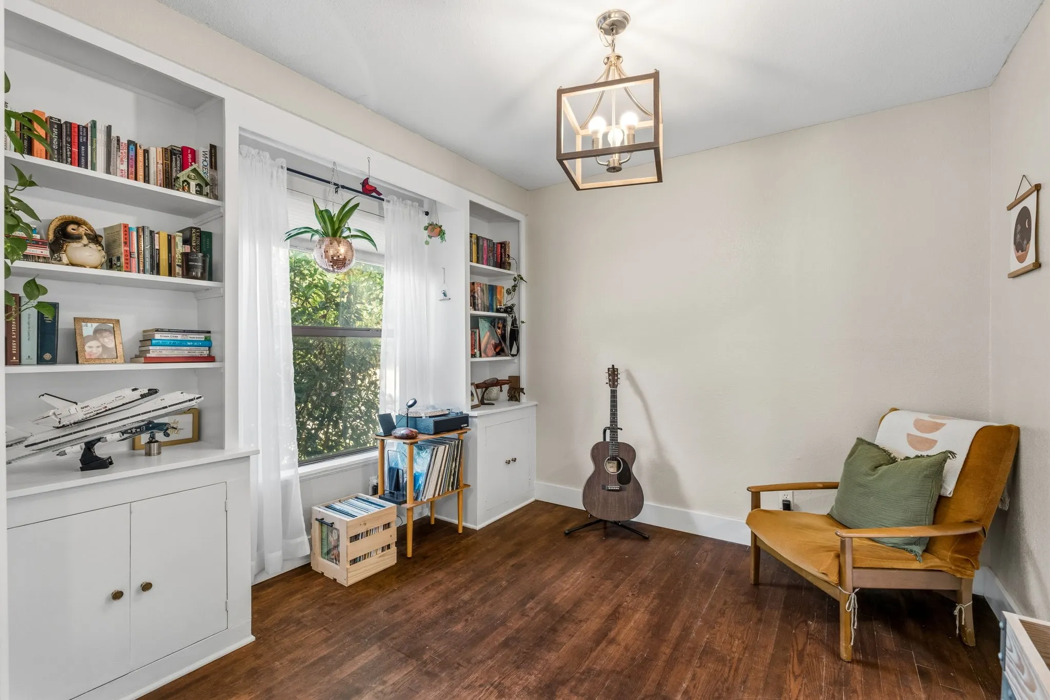Single Family Residence For Sale in Tarrant County , 2909 Ryan Place Drive, Fort Worth, Texas 76110, 3 Bedroom, 2 Bathroom, 2 Garage spaces, 1,515 Sqft, built in 1951, mls#21381183, Real Estate Agent in Fort Worth, Homes For Sale in Tarrant county, Homes For Sale in Fort Worth, Realtor in Fort Worth Texas, Real Estate Brokerage Independent Realty Texas, Luminita Cordes Realtor