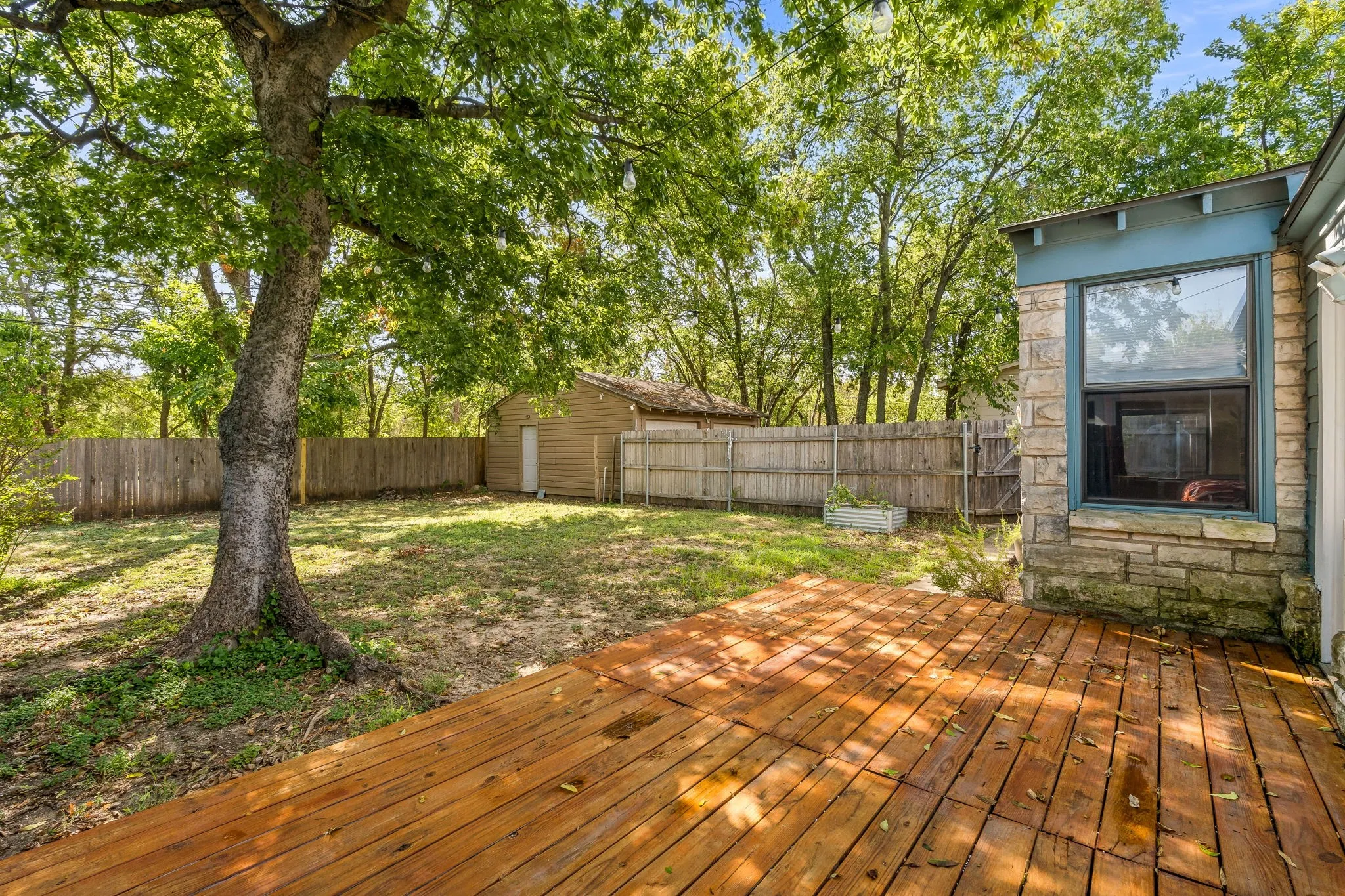 Single Family Residence For Sale in Tarrant County , 2909 Ryan Place Drive, Fort Worth, Texas 76110, 3 Bedroom, 2 Bathroom, 2 Garage spaces, 1,515 Sqft, built in 1951, mls#21381183, Real Estate Agent in Fort Worth, Homes For Sale in Tarrant county, Homes For Sale in Fort Worth, Realtor in Fort Worth Texas, Real Estate Brokerage Independent Realty Texas, Luminita Cordes Realtor