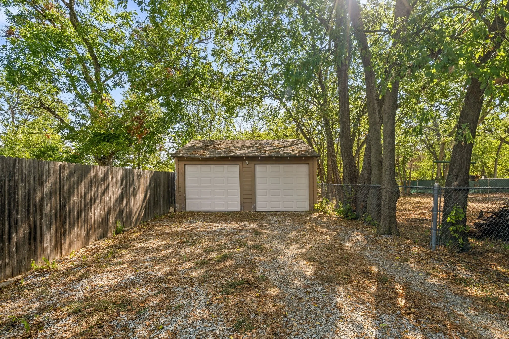 Single Family Residence For Sale in Tarrant County , 2909 Ryan Place Drive, Fort Worth, Texas 76110, 3 Bedroom, 2 Bathroom, 2 Garage spaces, 1,515 Sqft, built in 1951, mls#21381183, Real Estate Agent in Fort Worth, Homes For Sale in Tarrant county, Homes For Sale in Fort Worth, Realtor in Fort Worth Texas, Real Estate Brokerage Independent Realty Texas, Luminita Cordes Realtor