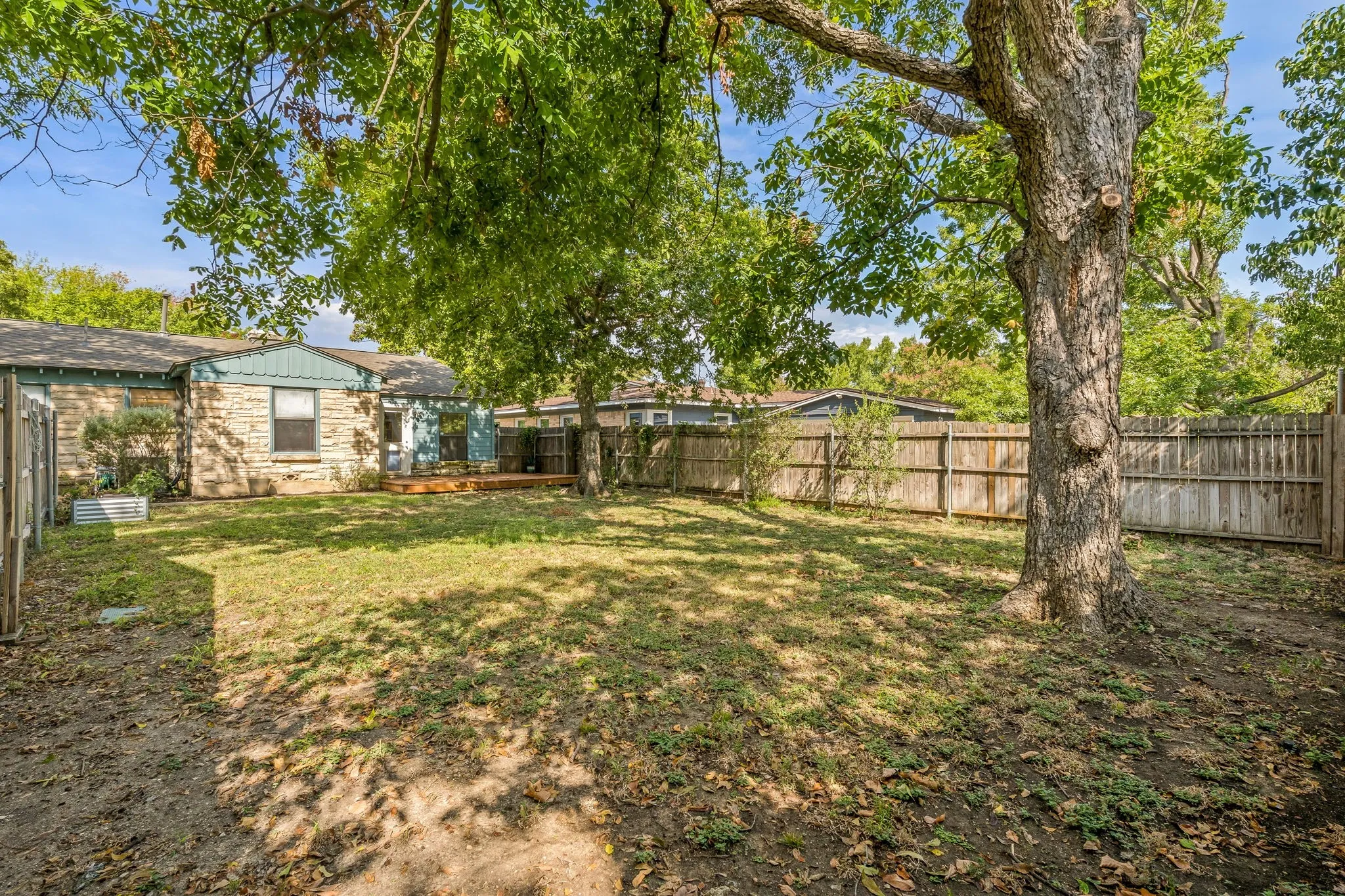 Single Family Residence For Sale in Tarrant County , 2909 Ryan Place Drive, Fort Worth, Texas 76110, 3 Bedroom, 2 Bathroom, 2 Garage spaces, 1,515 Sqft, built in 1951, mls#21381183, Real Estate Agent in Fort Worth, Homes For Sale in Tarrant county, Homes For Sale in Fort Worth, Realtor in Fort Worth Texas, Real Estate Brokerage Independent Realty Texas, Luminita Cordes Realtor