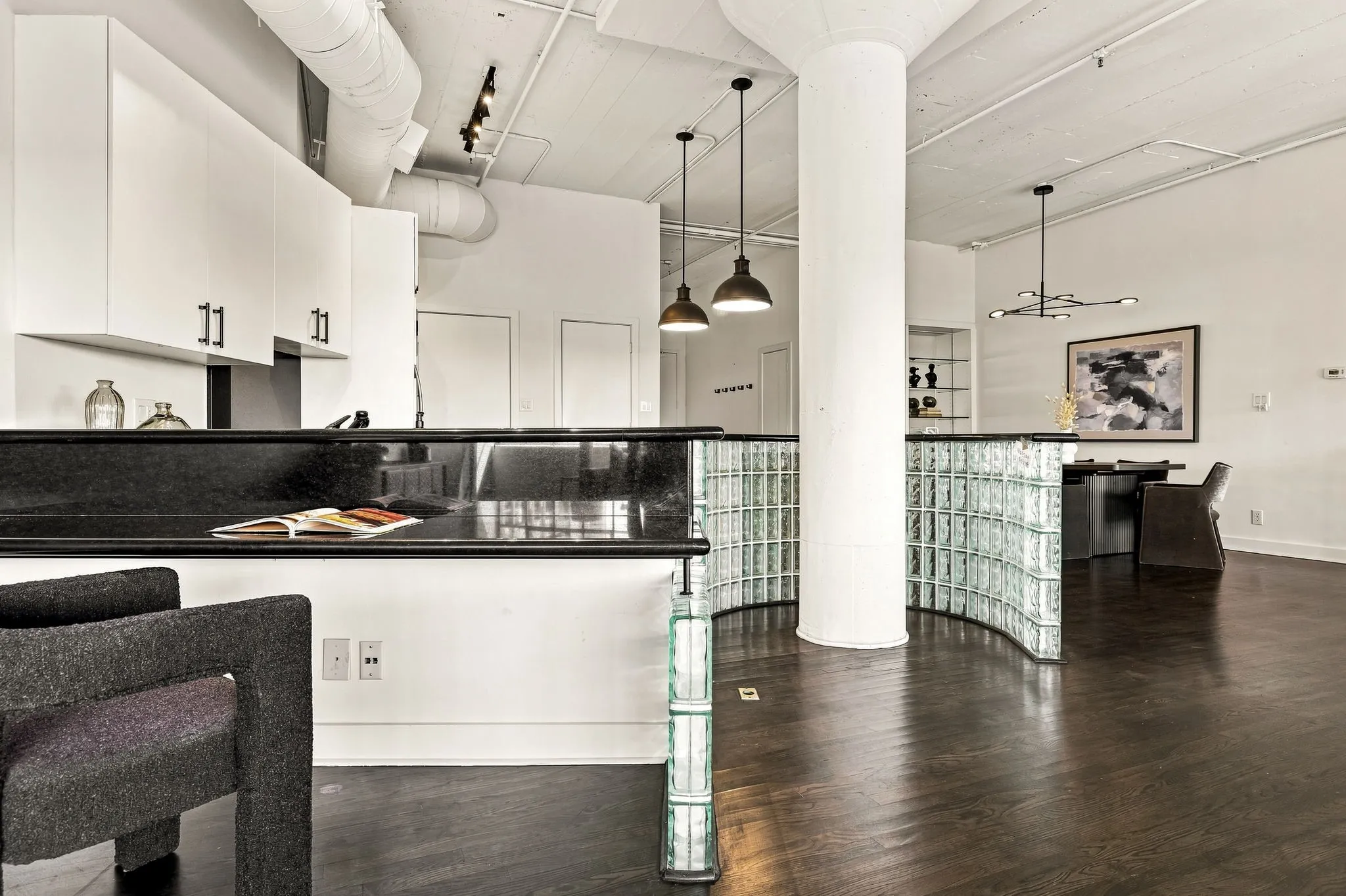 Condominium For Sale in Dallas County , 2220 Canton Street 409, Dallas, Texas 75201, 1 Bedroom, 2 Bathroom, Garage spaces, 1,657 Sqft, built in 1925, mls#21361948, Real Estate Agent in Dallas, Homes For Sale in Dallas county, Homes For Sale in Dallas, Realtor in Dallas Texas, Real Estate Brokerage Independent Realty Texas, Luminita Cordes Realtor
