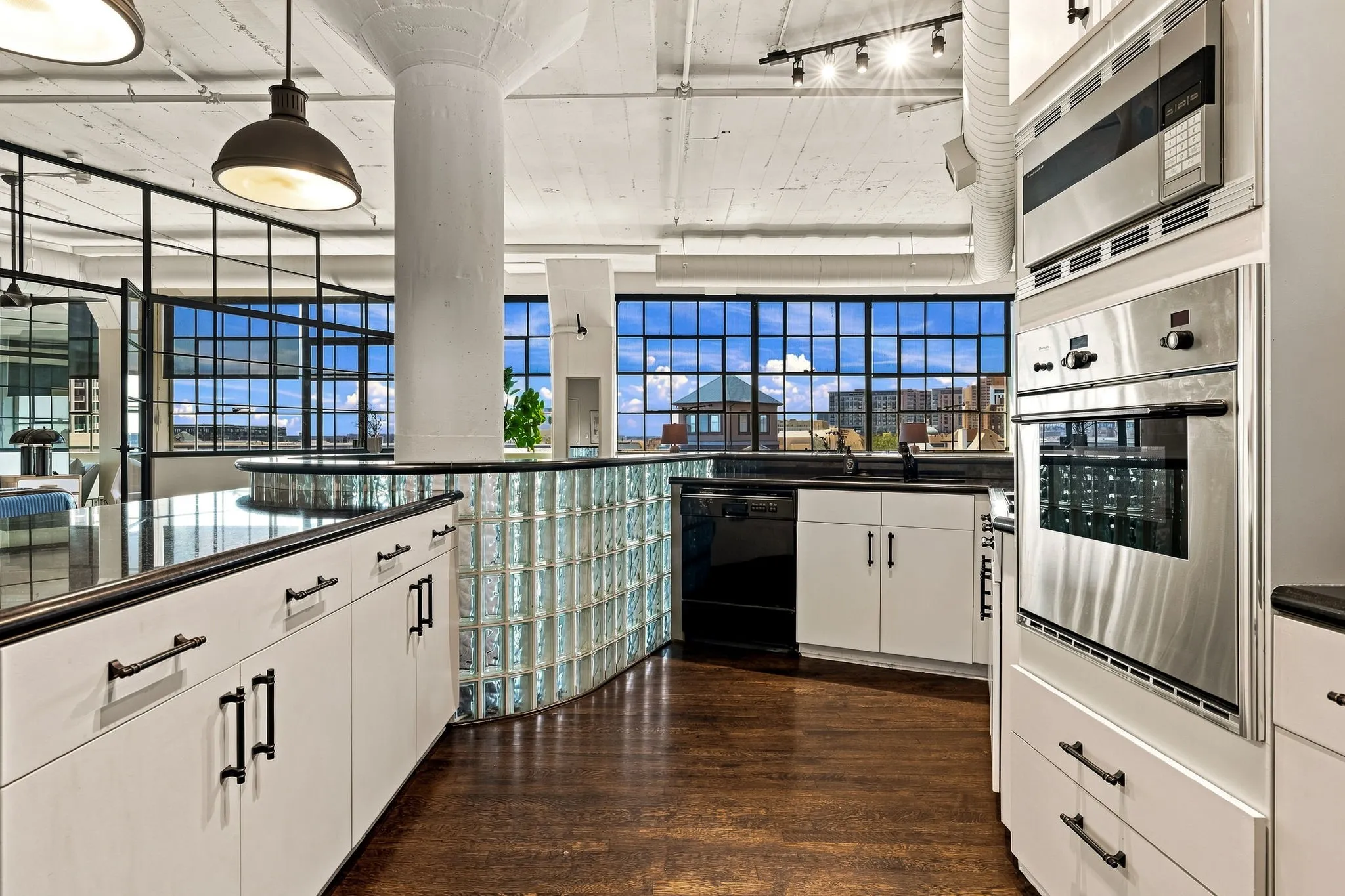 Condominium For Sale in Dallas County , 2220 Canton Street 409, Dallas, Texas 75201, 1 Bedroom, 2 Bathroom, Garage spaces, 1,657 Sqft, built in 1925, mls#21361948, Real Estate Agent in Dallas, Homes For Sale in Dallas county, Homes For Sale in Dallas, Realtor in Dallas Texas, Real Estate Brokerage Independent Realty Texas, Luminita Cordes Realtor