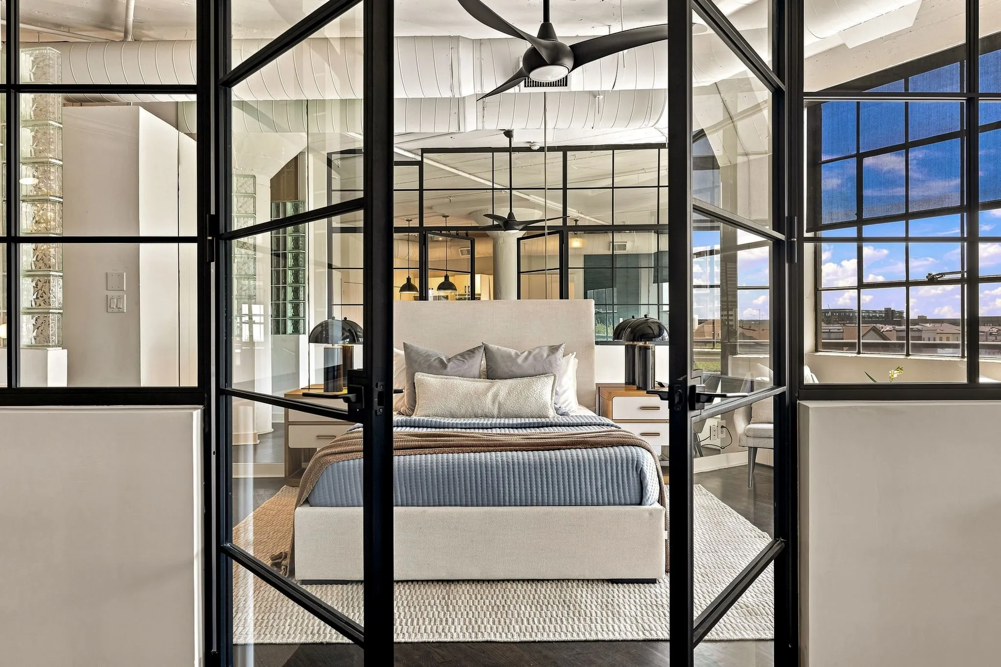 Condominium For Sale in Dallas County , 2220 Canton Street 409, Dallas, Texas 75201, 1 Bedroom, 2 Bathroom, Garage spaces, 1,657 Sqft, built in 1925, mls#21361948, Real Estate Agent in Dallas, Homes For Sale in Dallas county, Homes For Sale in Dallas, Realtor in Dallas Texas, Real Estate Brokerage Independent Realty Texas, Luminita Cordes Realtor