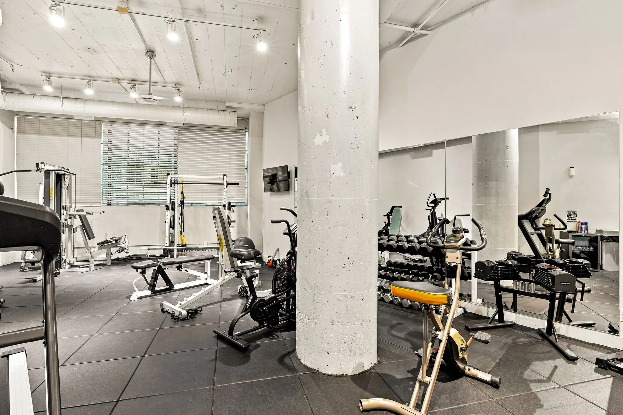 Condominium For Sale in Dallas County , 2220 Canton Street 409, Dallas, Texas 75201, 1 Bedroom, 2 Bathroom, Garage spaces, 1,657 Sqft, built in 1925, mls#21361948, Real Estate Agent in Dallas, Homes For Sale in Dallas county, Homes For Sale in Dallas, Realtor in Dallas Texas, Real Estate Brokerage Independent Realty Texas, Luminita Cordes Realtor