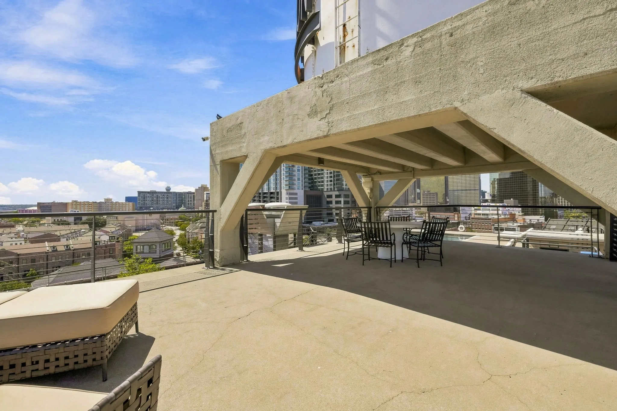 Condominium For Sale in Dallas County , 2220 Canton Street 409, Dallas, Texas 75201, 1 Bedroom, 2 Bathroom, Garage spaces, 1,657 Sqft, built in 1925, mls#21361948, Real Estate Agent in Dallas, Homes For Sale in Dallas county, Homes For Sale in Dallas, Realtor in Dallas Texas, Real Estate Brokerage Independent Realty Texas, Luminita Cordes Realtor