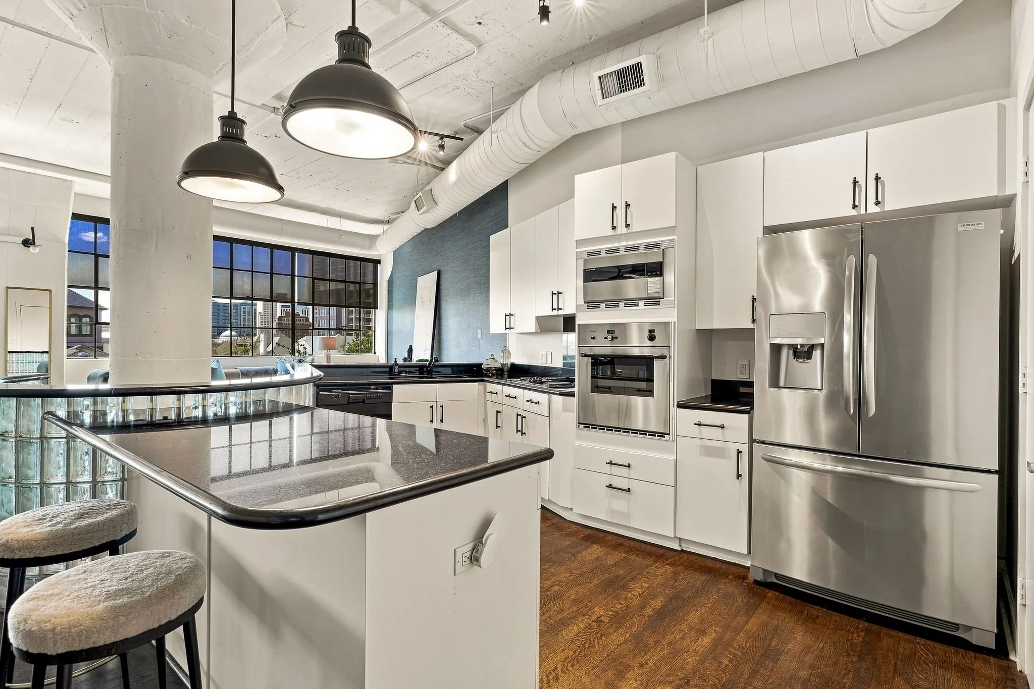 Condominium For Sale in Dallas County , 2220 Canton Street 409, Dallas, Texas 75201, 1 Bedroom, 2 Bathroom, Garage spaces, 1,657 Sqft, built in 1925, mls#21361948, Real Estate Agent in Dallas, Homes For Sale in Dallas county, Homes For Sale in Dallas, Realtor in Dallas Texas, Real Estate Brokerage Independent Realty Texas, Luminita Cordes Realtor