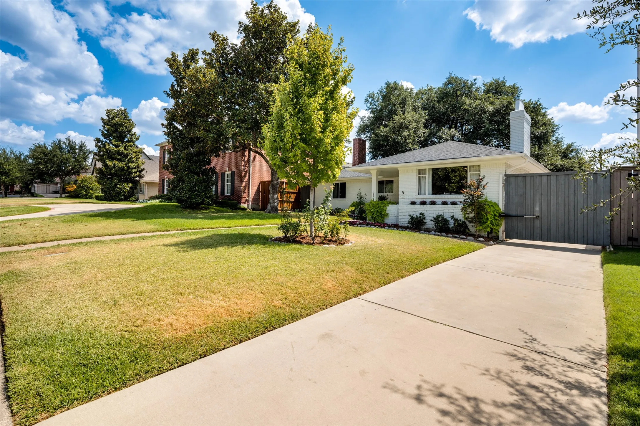 Single Family Residence For Sale in Dallas County , 7528 Wentwood Drive, Dallas, Texas 75225, 2 Bedroom, 2 Bathroom, Garage spaces, 1,757 Sqft, built in 1950, mls#21382292, Real Estate Agent in Dallas, Homes For Sale in Dallas county, Homes For Sale in Dallas, Realtor in Dallas Texas, Real Estate Brokerage Independent Realty Texas, Luminita Cordes Realtor