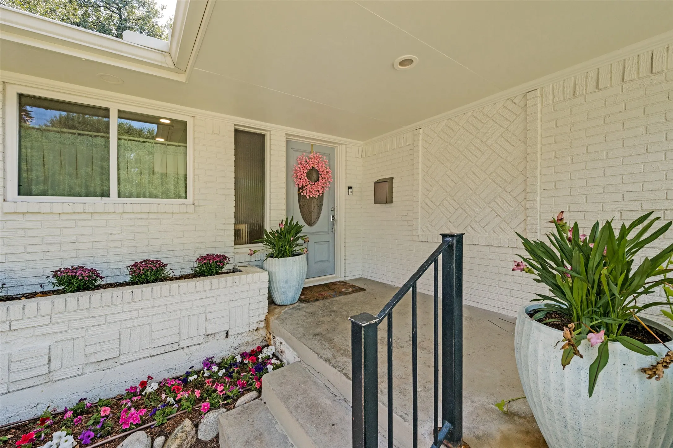 Single Family Residence For Sale in Dallas County , 7528 Wentwood Drive, Dallas, Texas 75225, 2 Bedroom, 2 Bathroom, Garage spaces, 1,757 Sqft, built in 1950, mls#21382292, Real Estate Agent in Dallas, Homes For Sale in Dallas county, Homes For Sale in Dallas, Realtor in Dallas Texas, Real Estate Brokerage Independent Realty Texas, Luminita Cordes Realtor