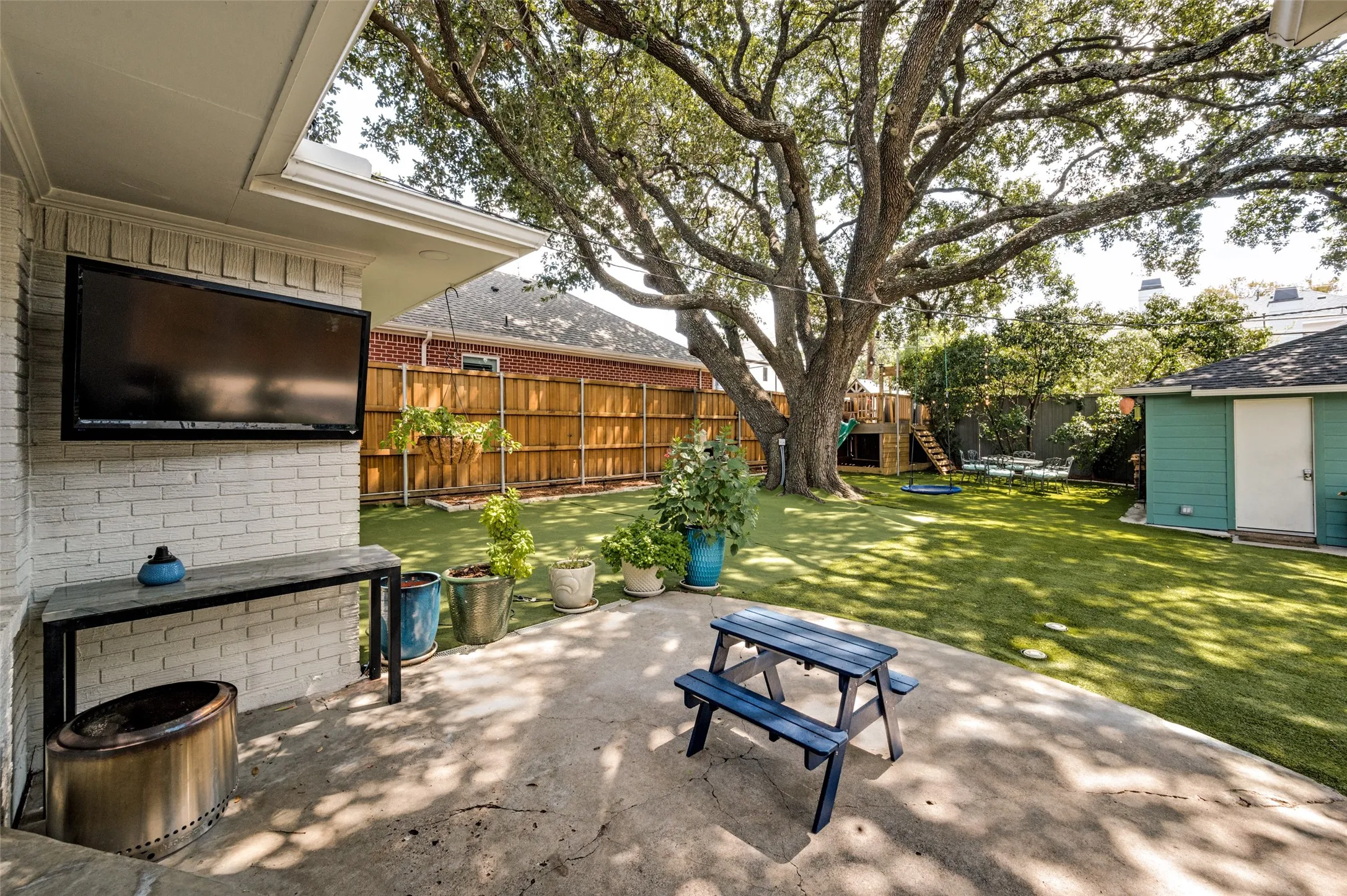 Single Family Residence For Sale in Dallas County , 7528 Wentwood Drive, Dallas, Texas 75225, 2 Bedroom, 2 Bathroom, Garage spaces, 1,757 Sqft, built in 1950, mls#21382292, Real Estate Agent in Dallas, Homes For Sale in Dallas county, Homes For Sale in Dallas, Realtor in Dallas Texas, Real Estate Brokerage Independent Realty Texas, Luminita Cordes Realtor