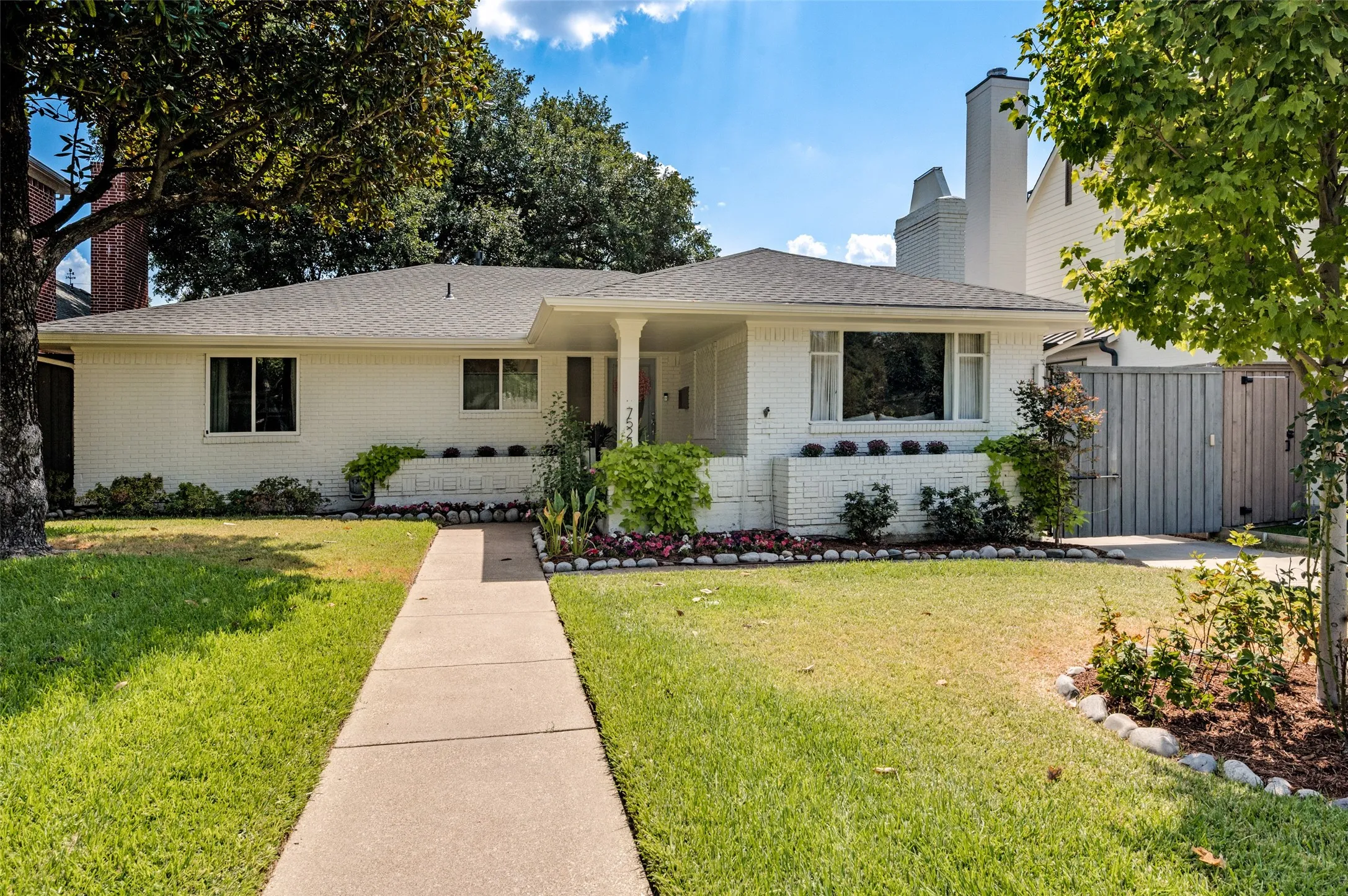 Single Family Residence For Sale in Dallas County , 7528 Wentwood Drive, Dallas, Texas 75225, 2 Bedroom, 2 Bathroom, Garage spaces, 1,757 Sqft, built in 1950, mls#21382292, Real Estate Agent in Dallas, Homes For Sale in Dallas county, Homes For Sale in Dallas, Realtor in Dallas Texas, Real Estate Brokerage Independent Realty Texas, Luminita Cordes Realtor