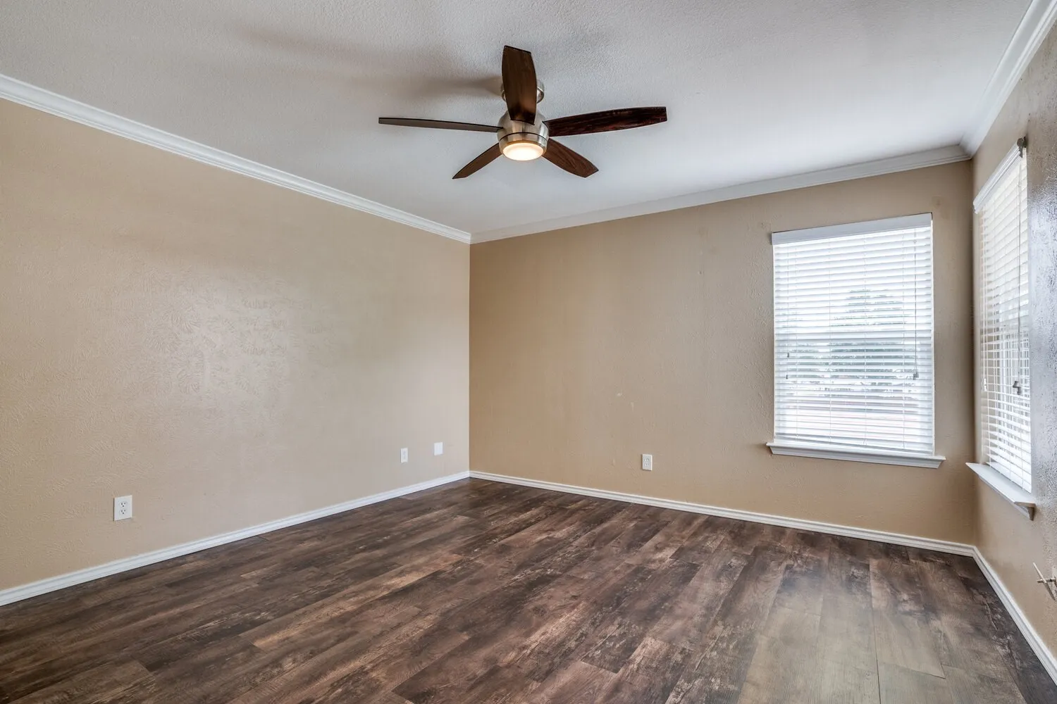 Single Family Residence For Rent in Tarrant County , 1410 Thackery Drive, Arlington, Texas 76018, 3 Bedroom, 2 Bathroom, 2 Garage spaces, 1,670 Sqft, built in 1985, mls#21382442, Real Estate Agent in Arlington, Homes For Rent in Tarrant county, Homes For Rent in Arlington, Realtor in Arlington Texas, Real Estate Brokerage Independent Realty Texas, Luminita Cordes Realtor