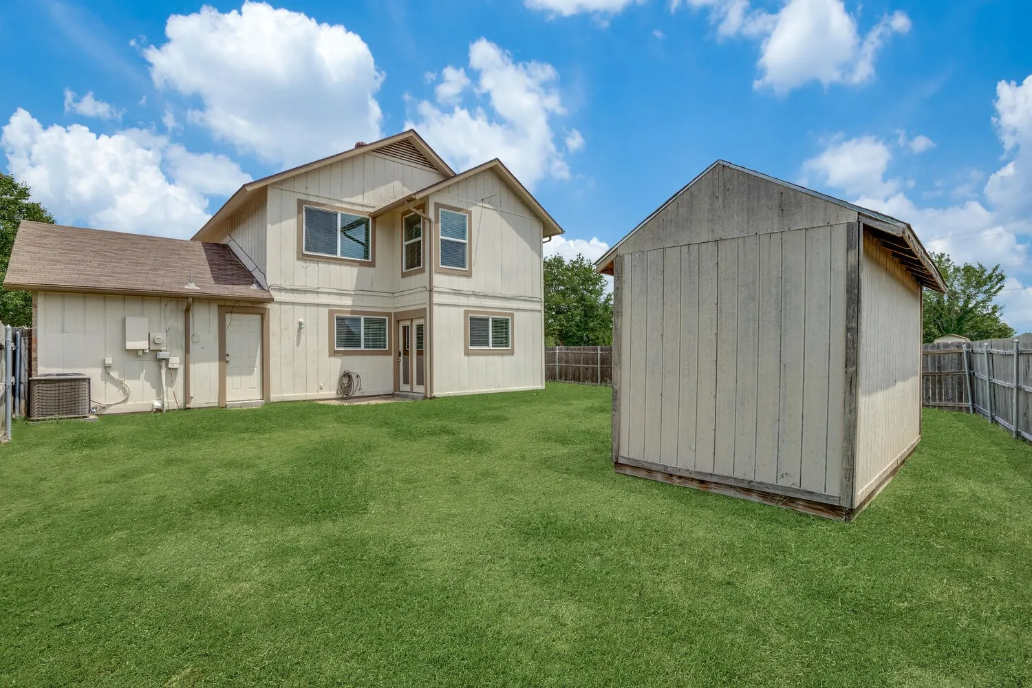 Single Family Residence For Rent in Tarrant County , 1410 Thackery Drive, Arlington, Texas 76018, 3 Bedroom, 2 Bathroom, 2 Garage spaces, 1,670 Sqft, built in 1985, mls#21382442, Real Estate Agent in Arlington, Homes For Rent in Tarrant county, Homes For Rent in Arlington, Realtor in Arlington Texas, Real Estate Brokerage Independent Realty Texas, Luminita Cordes Realtor