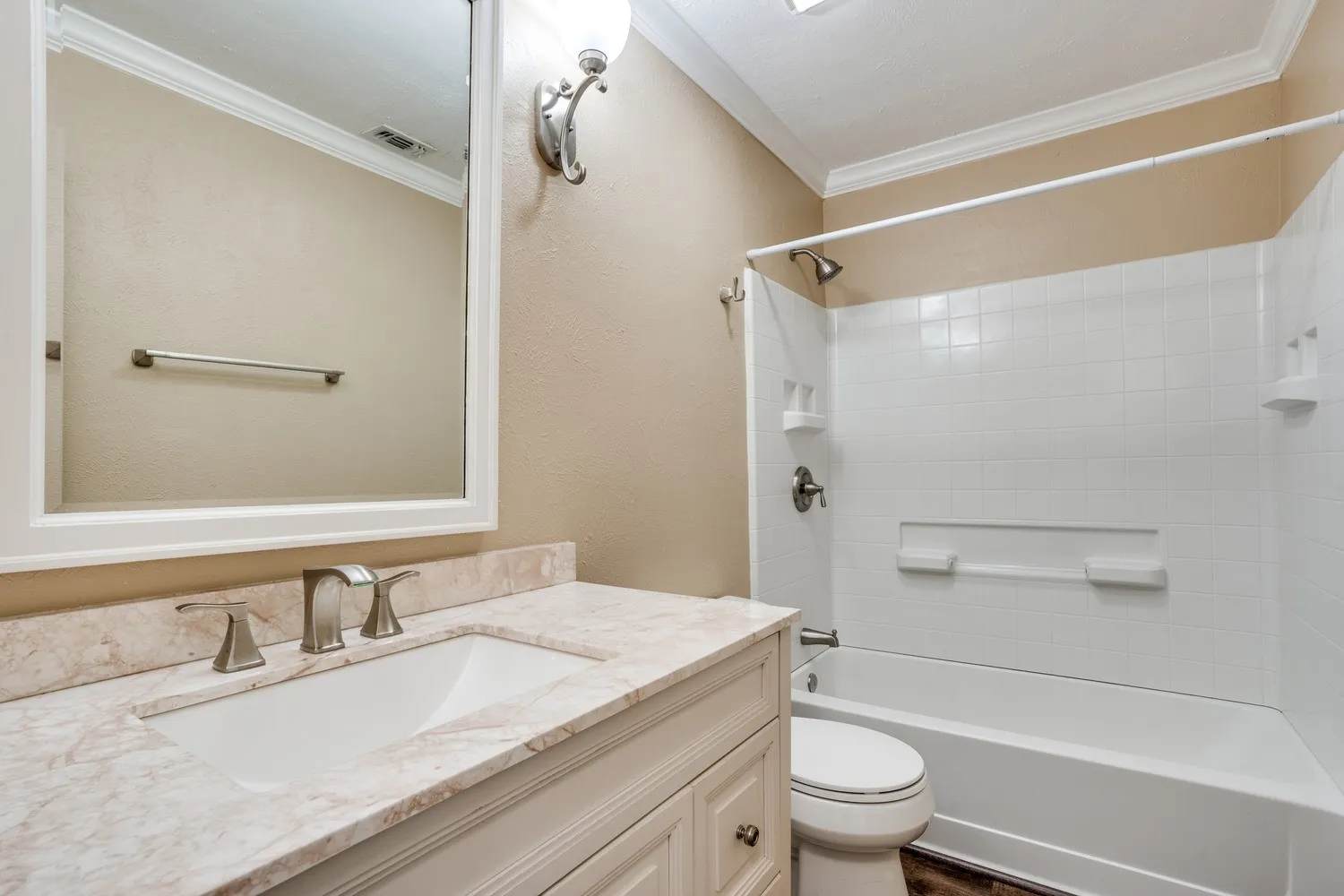 Single Family Residence For Rent in Tarrant County , 1410 Thackery Drive, Arlington, Texas 76018, 3 Bedroom, 2 Bathroom, 2 Garage spaces, 1,670 Sqft, built in 1985, mls#21382442, Real Estate Agent in Arlington, Homes For Rent in Tarrant county, Homes For Rent in Arlington, Realtor in Arlington Texas, Real Estate Brokerage Independent Realty Texas, Luminita Cordes Realtor