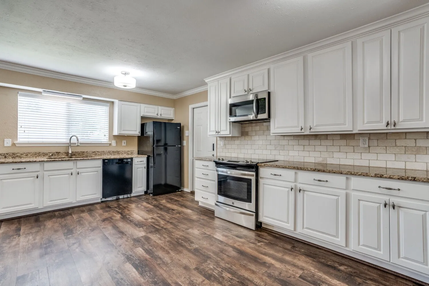 Single Family Residence For Rent in Tarrant County , 1410 Thackery Drive, Arlington, Texas 76018, 3 Bedroom, 2 Bathroom, 2 Garage spaces, 1,670 Sqft, built in 1985, mls#21382442, Real Estate Agent in Arlington, Homes For Rent in Tarrant county, Homes For Rent in Arlington, Realtor in Arlington Texas, Real Estate Brokerage Independent Realty Texas, Luminita Cordes Realtor