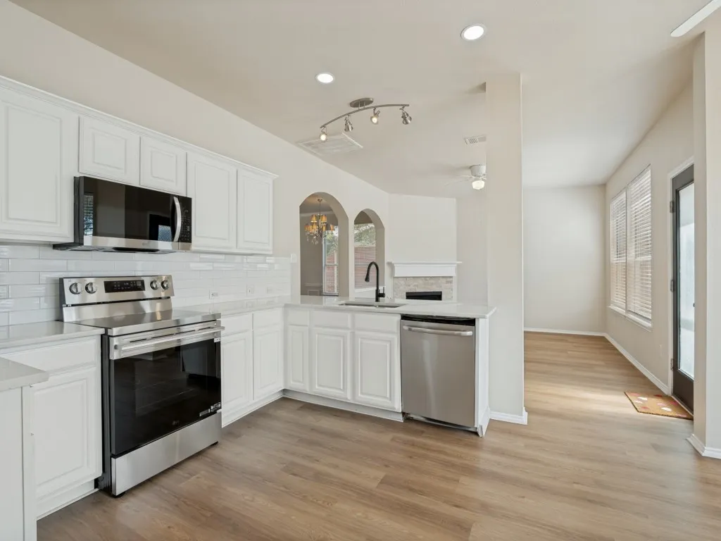 Single Family Residence For Sale in Dallas County , 307 Mary Pat Drive, Grand Prairie, Texas 75052, 4 Bedroom, 3 Bathroom, 2 Garage spaces, 2,300 Sqft, built in 1999, mls#21381216, Real Estate Agent in Grand Prairie, Homes For Sale in Dallas county, Homes For Sale in Grand Prairie, Realtor in Grand Prairie Texas, Real Estate Brokerage Independent Realty Texas, Luminita Cordes Realtor