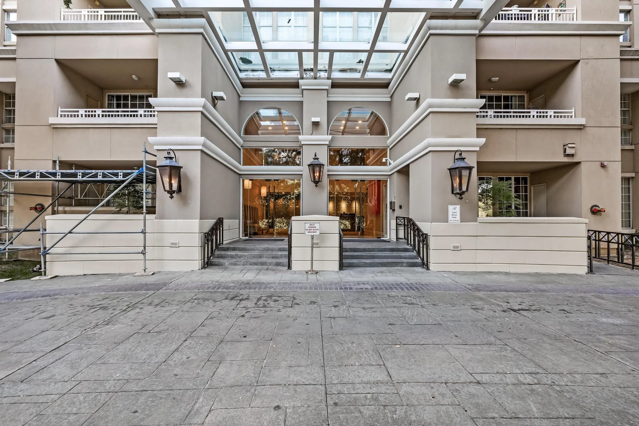 Condominium For Rent in Dallas County , 3225 Turtle Creek Boulevard 810, Dallas, Texas 75219, 1 Bedroom, 1 Bathroom, 1 Garage spaces, 816 Sqft, built in 1998, mls#21378538, Real Estate Agent in Dallas, Homes For Rent in Dallas county, Homes For Rent in Dallas, Realtor in Dallas Texas, Real Estate Brokerage Independent Realty Texas, Luminita Cordes Realtor