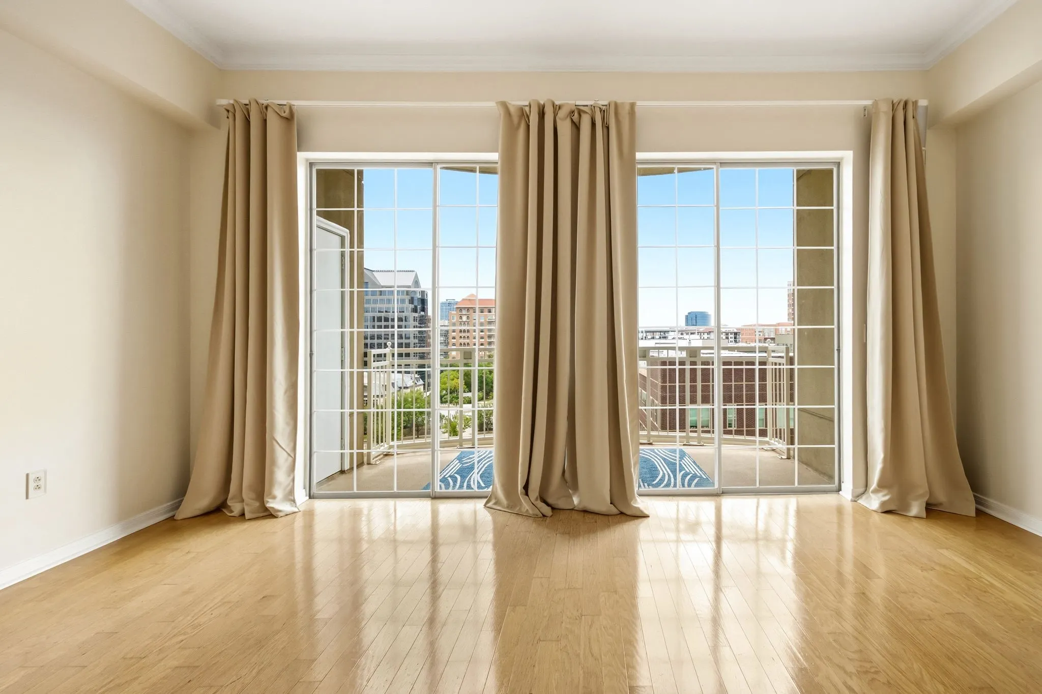 Condominium For Rent in Dallas County , 3225 Turtle Creek Boulevard 810, Dallas, Texas 75219, 1 Bedroom, 1 Bathroom, 1 Garage spaces, 816 Sqft, built in 1998, mls#21378538, Real Estate Agent in Dallas, Homes For Rent in Dallas county, Homes For Rent in Dallas, Realtor in Dallas Texas, Real Estate Brokerage Independent Realty Texas, Luminita Cordes Realtor