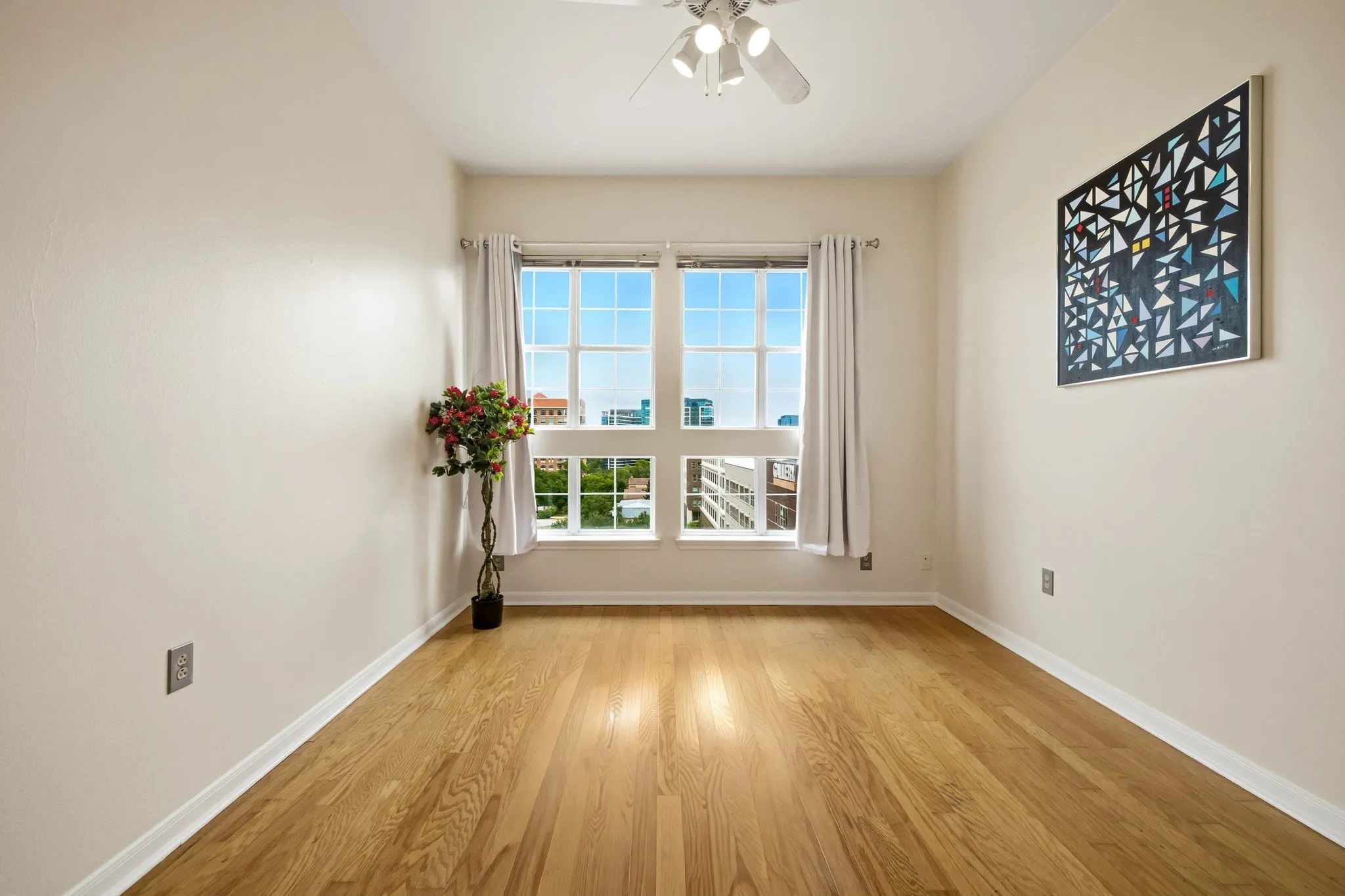 Condominium For Rent in Dallas County , 3225 Turtle Creek Boulevard 810, Dallas, Texas 75219, 1 Bedroom, 1 Bathroom, 1 Garage spaces, 816 Sqft, built in 1998, mls#21378538, Real Estate Agent in Dallas, Homes For Rent in Dallas county, Homes For Rent in Dallas, Realtor in Dallas Texas, Real Estate Brokerage Independent Realty Texas, Luminita Cordes Realtor