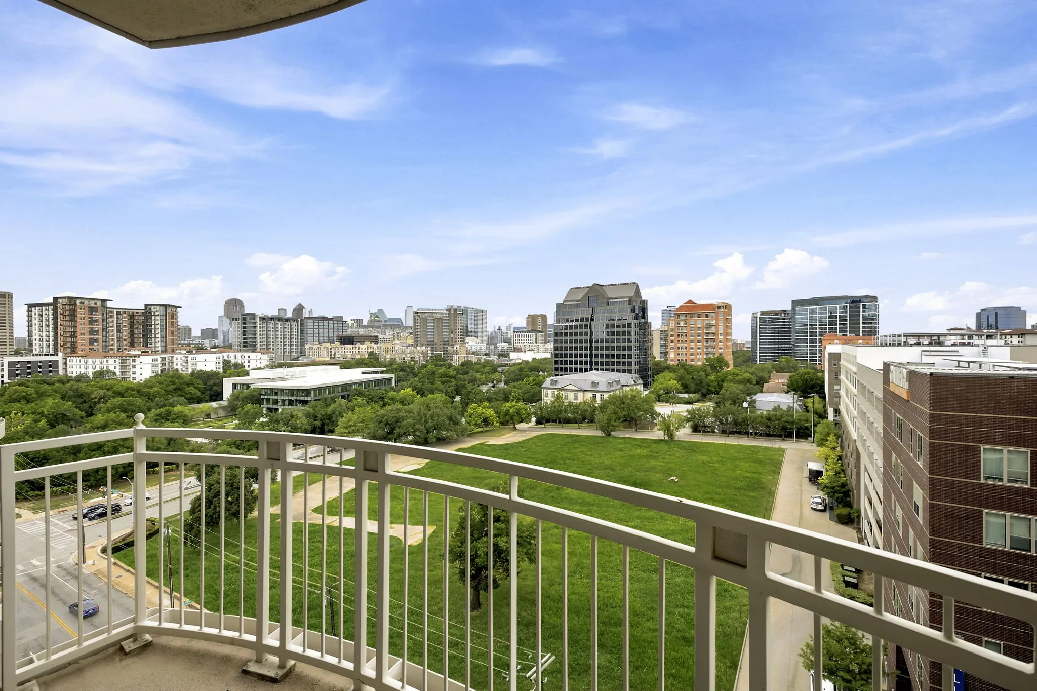Condominium For Rent in Dallas County , 3225 Turtle Creek Boulevard 810, Dallas, Texas 75219, 1 Bedroom, 1 Bathroom, 1 Garage spaces, 816 Sqft, built in 1998, mls#21378538, Real Estate Agent in Dallas, Homes For Rent in Dallas county, Homes For Rent in Dallas, Realtor in Dallas Texas, Real Estate Brokerage Independent Realty Texas, Luminita Cordes Realtor