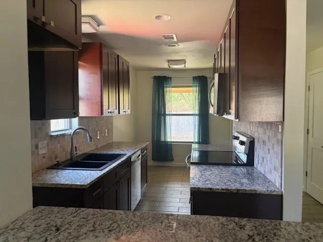 Townhouse For Rent in Lamar County , 640-650 Sycamore Street 650, Paris, Texas 75460, 3 Bedroom, 3 Bathroom, Garage spaces, 2,716 Sqft, built in 0, mls#21382454, Real Estate Agent in Paris, Homes For Rent in Lamar county, Homes For Rent in Paris, Realtor in Paris Texas, Real Estate Brokerage Independent Realty Texas, Luminita Cordes Realtor