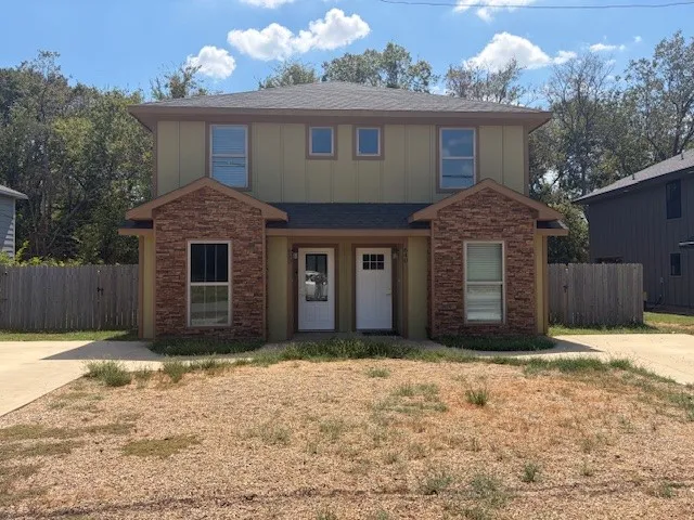 Townhouse For Rent in Lamar County , 640-650 Sycamore Street 650, Paris, Texas 75460, 3 Bedroom, 3 Bathroom, Garage spaces, 2,716 Sqft, built in 0, mls#21382454, Real Estate Agent in Paris, Homes For Rent in Lamar county, Homes For Rent in Paris, Realtor in Paris Texas, Real Estate Brokerage Independent Realty Texas, Luminita Cordes Realtor