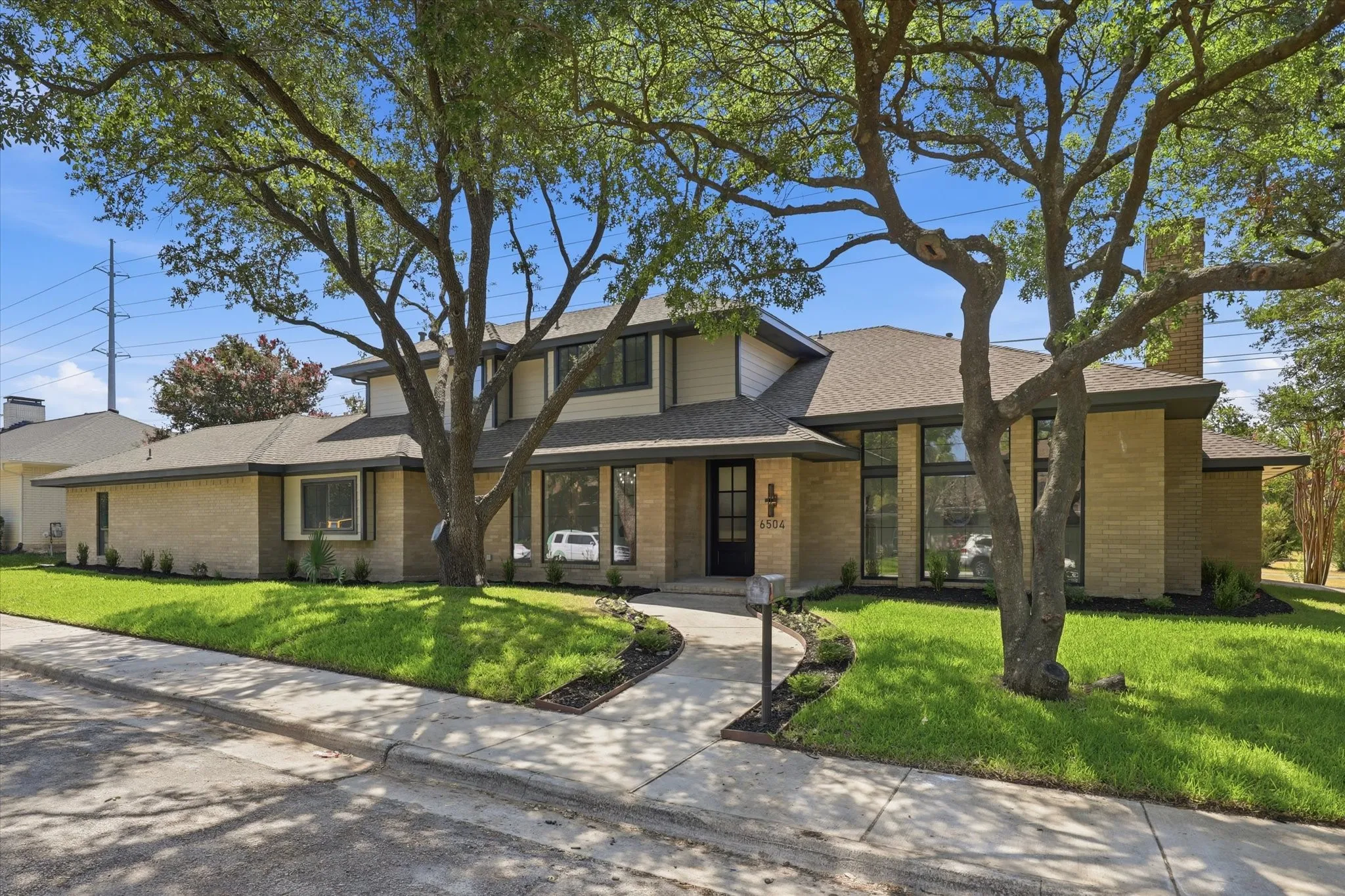 Single Family Residence For Sale in Dallas County , 6504 Brentfield Court, Dallas, Texas 75248, 4 Bedroom, 3 Bathroom, 2 Garage spaces, 3,427 Sqft, built in 1986, mls#21372534, Real Estate Agent in Dallas, Homes For Sale in Dallas county, Homes For Sale in Dallas, Realtor in Dallas Texas, Real Estate Brokerage Independent Realty Texas, Luminita Cordes Realtor