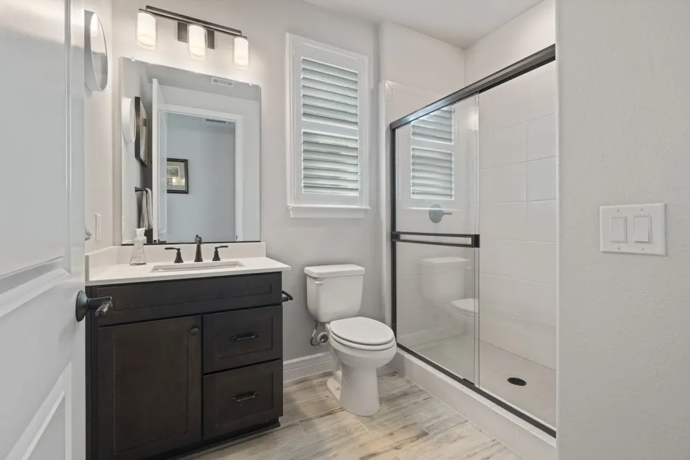 Ensuite with front bedroom