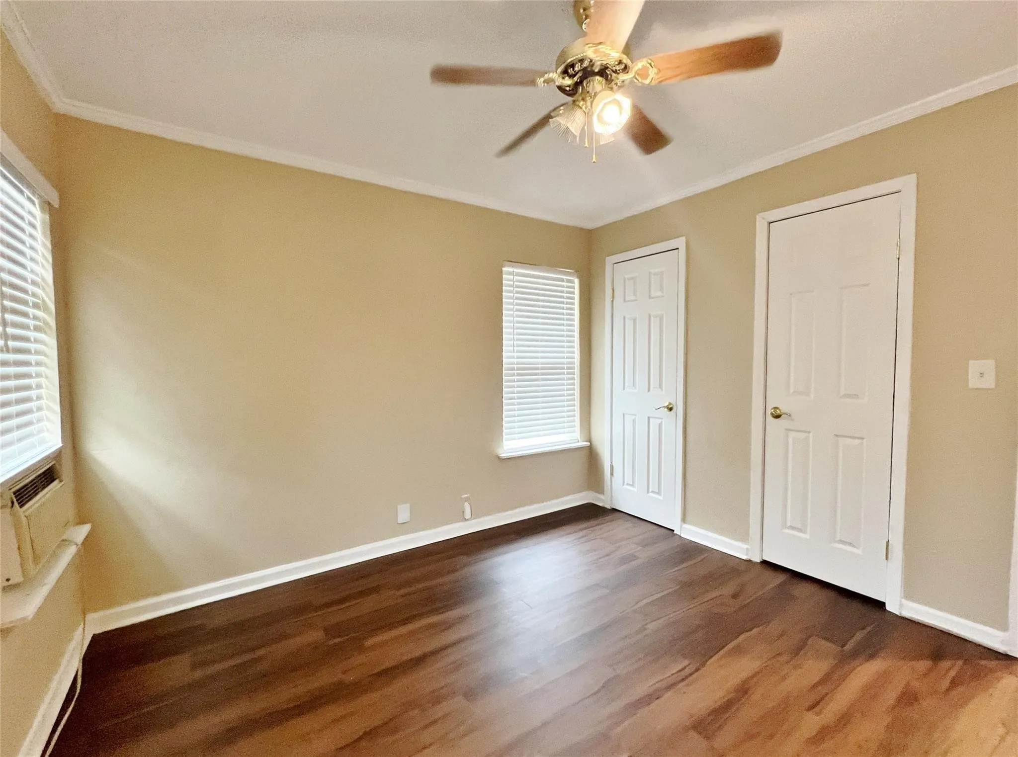 Single Family Residence For Sale in Tarrant County , 4236 Comanche Street, Fort Worth, Texas 76119, 3 Bedroom, 1 Bathroom, Garage spaces, 1,083 Sqft, built in 1954, mls#21382356, Real Estate Agent in Fort Worth, Homes For Sale in Tarrant county, Homes For Sale in Fort Worth, Realtor in Fort Worth Texas, Real Estate Brokerage Independent Realty Texas, Luminita Cordes Realtor