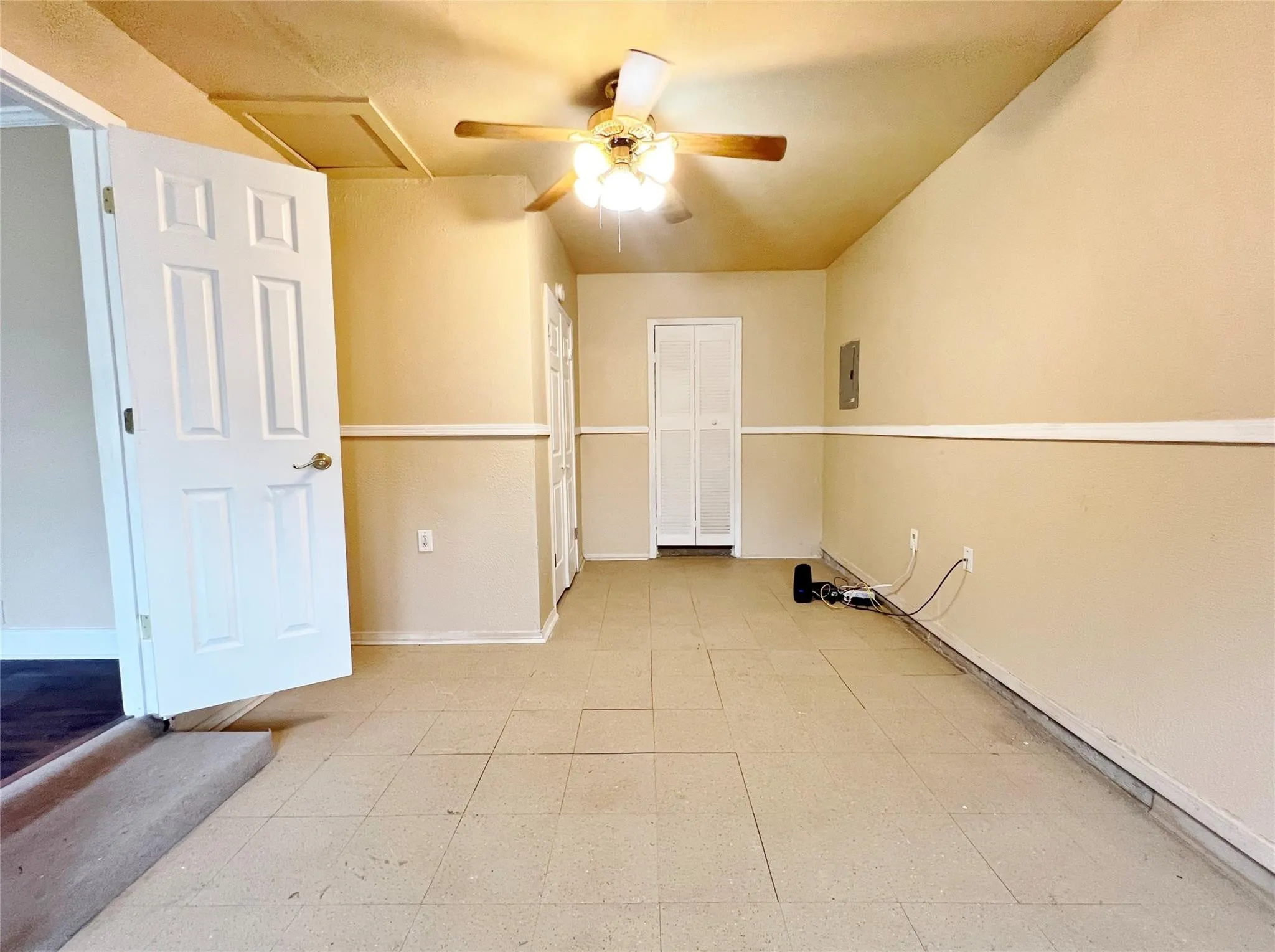 Single Family Residence For Sale in Tarrant County , 4236 Comanche Street, Fort Worth, Texas 76119, 3 Bedroom, 1 Bathroom, Garage spaces, 1,083 Sqft, built in 1954, mls#21382356, Real Estate Agent in Fort Worth, Homes For Sale in Tarrant county, Homes For Sale in Fort Worth, Realtor in Fort Worth Texas, Real Estate Brokerage Independent Realty Texas, Luminita Cordes Realtor