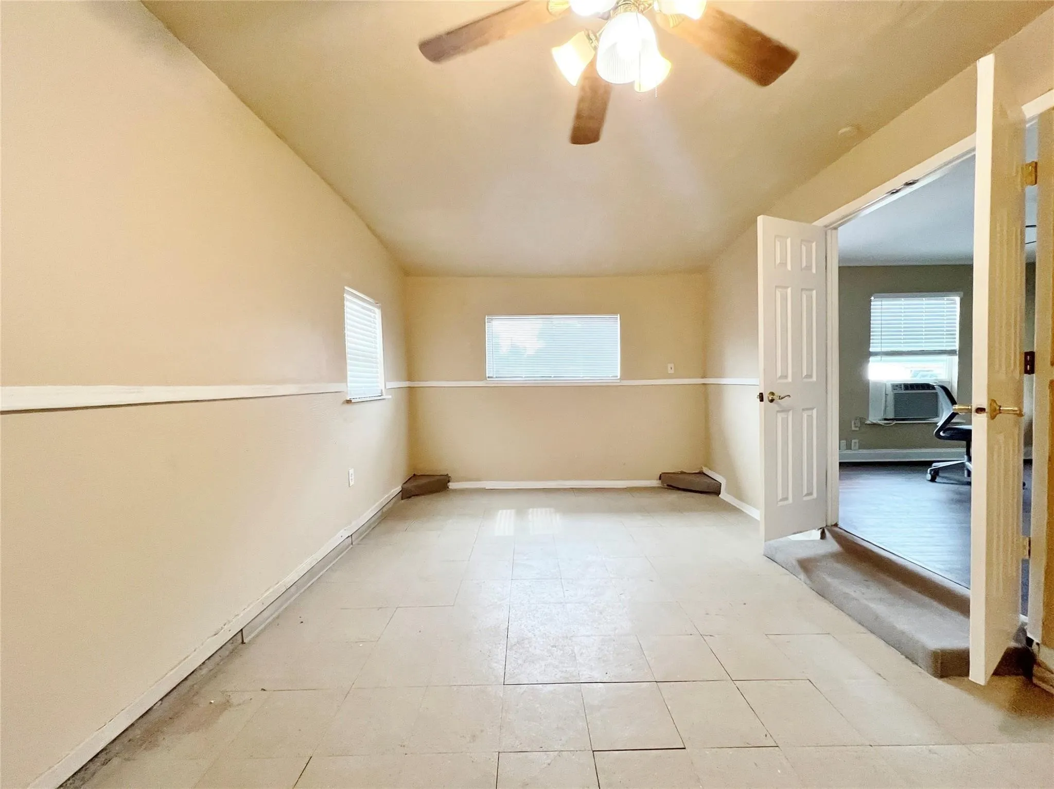 Single Family Residence For Sale in Tarrant County , 4236 Comanche Street, Fort Worth, Texas 76119, 3 Bedroom, 1 Bathroom, Garage spaces, 1,083 Sqft, built in 1954, mls#21382356, Real Estate Agent in Fort Worth, Homes For Sale in Tarrant county, Homes For Sale in Fort Worth, Realtor in Fort Worth Texas, Real Estate Brokerage Independent Realty Texas, Luminita Cordes Realtor