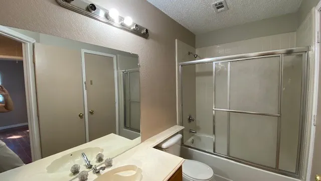Single Family Residence For Rent in Tarrant County , 1522 Beach Lane, Arlington, Texas 76014, 3 Bedroom, 2 Bathroom, 3 Garage spaces, 1,160 Sqft, built in 1985, mls#21382462, Real Estate Agent in Arlington, Homes For Rent in Tarrant county, Homes For Rent in Arlington, Realtor in Arlington Texas, Real Estate Brokerage Independent Realty Texas, Luminita Cordes Realtor