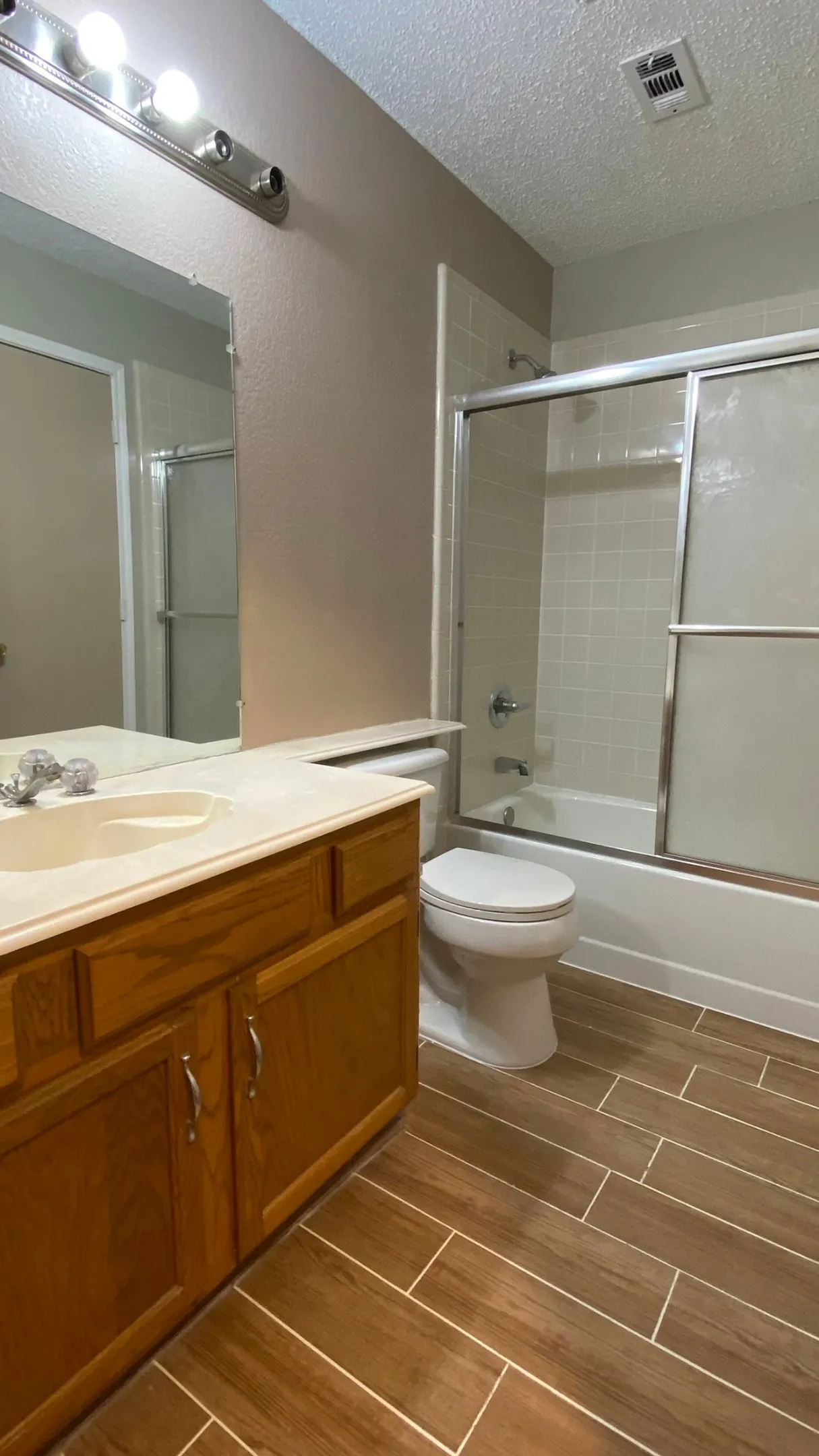 Single Family Residence For Rent in Tarrant County , 1522 Beach Lane, Arlington, Texas 76014, 3 Bedroom, 2 Bathroom, 3 Garage spaces, 1,160 Sqft, built in 1985, mls#21382462, Real Estate Agent in Arlington, Homes For Rent in Tarrant county, Homes For Rent in Arlington, Realtor in Arlington Texas, Real Estate Brokerage Independent Realty Texas, Luminita Cordes Realtor
