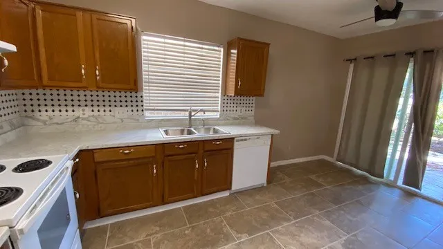 Single Family Residence For Rent in Tarrant County , 1522 Beach Lane, Arlington, Texas 76014, 3 Bedroom, 2 Bathroom, 3 Garage spaces, 1,160 Sqft, built in 1985, mls#21382462, Real Estate Agent in Arlington, Homes For Rent in Tarrant county, Homes For Rent in Arlington, Realtor in Arlington Texas, Real Estate Brokerage Independent Realty Texas, Luminita Cordes Realtor
