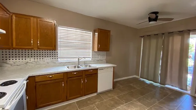 Single Family Residence For Rent in Tarrant County , 1522 Beach Lane, Arlington, Texas 76014, 3 Bedroom, 2 Bathroom, 3 Garage spaces, 1,160 Sqft, built in 1985, mls#21382462, Real Estate Agent in Arlington, Homes For Rent in Tarrant county, Homes For Rent in Arlington, Realtor in Arlington Texas, Real Estate Brokerage Independent Realty Texas, Luminita Cordes Realtor