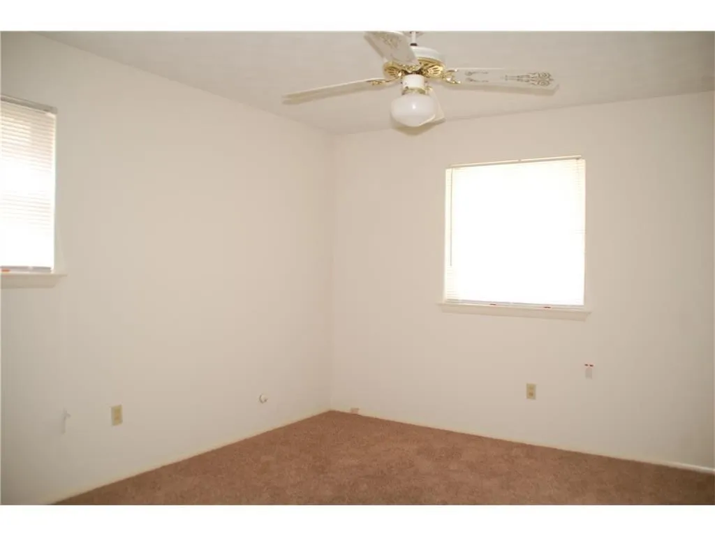 Single Family Residence For Rent in Tarrant County , 409 Wilshire Drive, Euless, Texas 76040, 3 Bedroom, 2 Bathroom, 2 Garage spaces, 1,424 Sqft, built in 1963, mls#21344936, Real Estate Agent in Euless, Homes For Rent in Tarrant county, Homes For Rent in Euless, Realtor in Euless Texas, Real Estate Brokerage Independent Realty Texas, Luminita Cordes Realtor