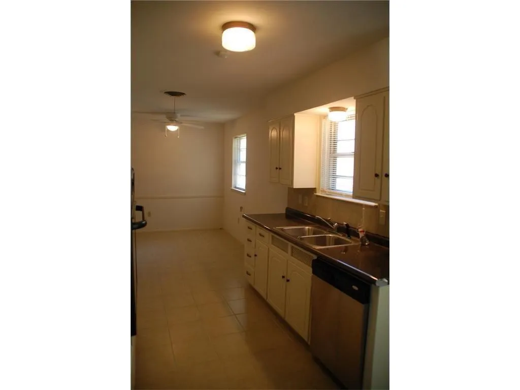 Single Family Residence For Rent in Tarrant County , 409 Wilshire Drive, Euless, Texas 76040, 3 Bedroom, 2 Bathroom, 2 Garage spaces, 1,424 Sqft, built in 1963, mls#21344936, Real Estate Agent in Euless, Homes For Rent in Tarrant county, Homes For Rent in Euless, Realtor in Euless Texas, Real Estate Brokerage Independent Realty Texas, Luminita Cordes Realtor