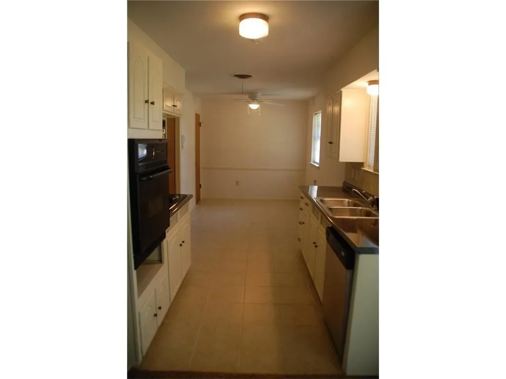 Single Family Residence For Rent in Tarrant County , 409 Wilshire Drive, Euless, Texas 76040, 3 Bedroom, 2 Bathroom, 2 Garage spaces, 1,424 Sqft, built in 1963, mls#21344936, Real Estate Agent in Euless, Homes For Rent in Tarrant county, Homes For Rent in Euless, Realtor in Euless Texas, Real Estate Brokerage Independent Realty Texas, Luminita Cordes Realtor